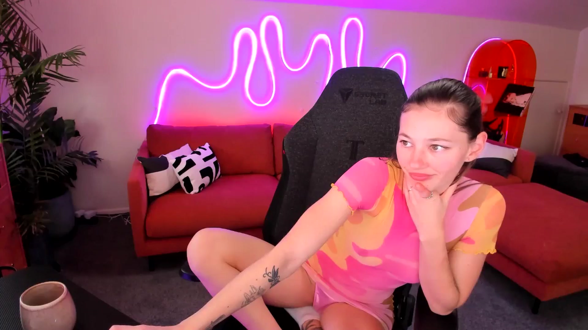 Gallery image thumbnail from Alice_NZ's myfreecams stream on, 09/08/2025, 07:06 image 7 of 20