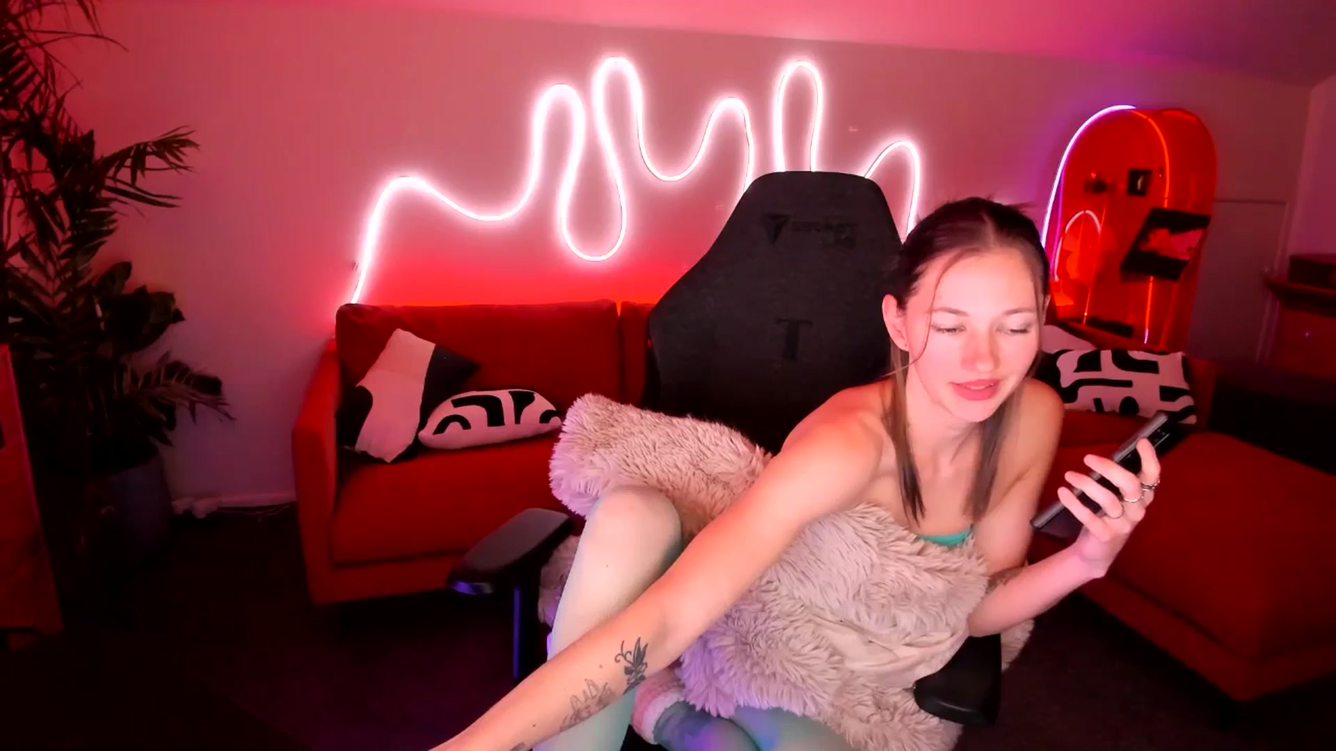 Gallery image thumbnail from Alice_NZ's myfreecams stream on, 09/12/2025, 09:19 image 10 of 20