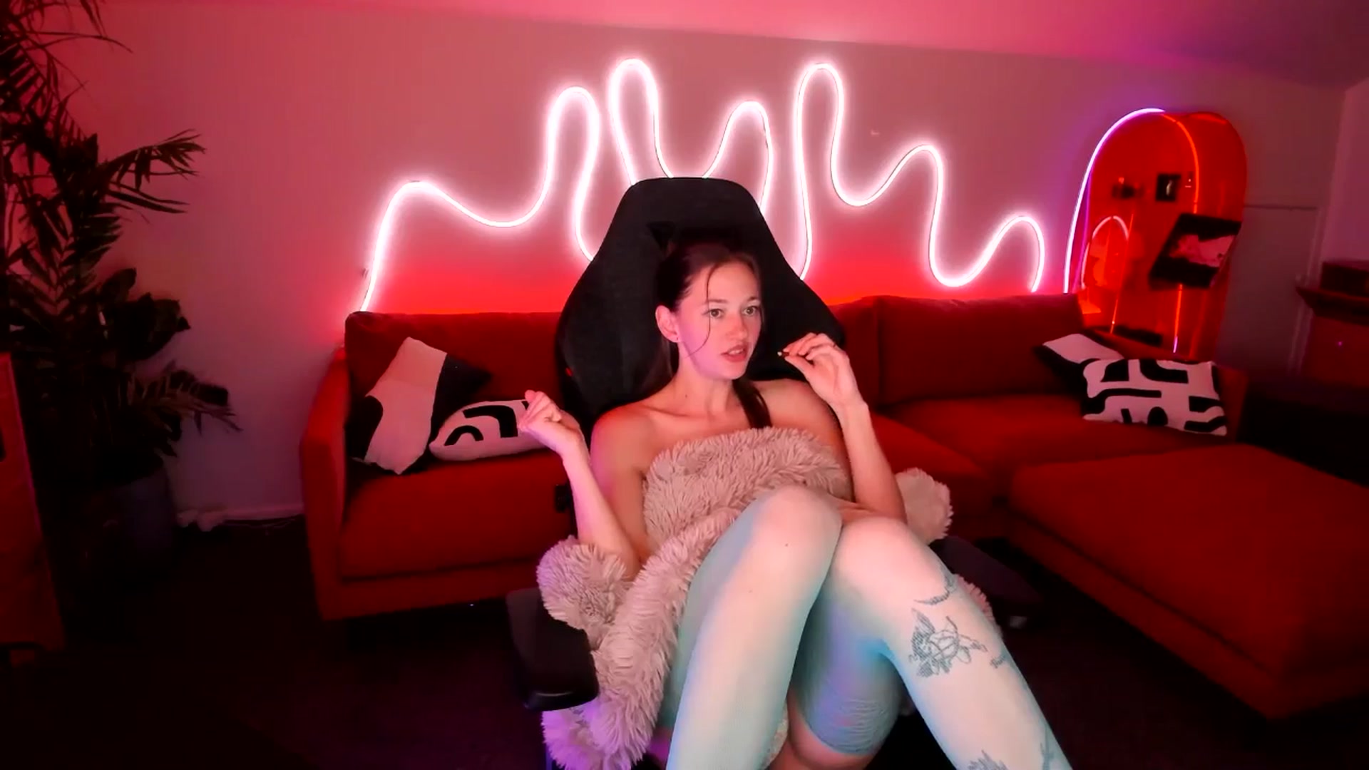 Gallery image thumbnail from Alice_NZ's myfreecams stream on, 09/12/2025, 09:19 image 11 of 20