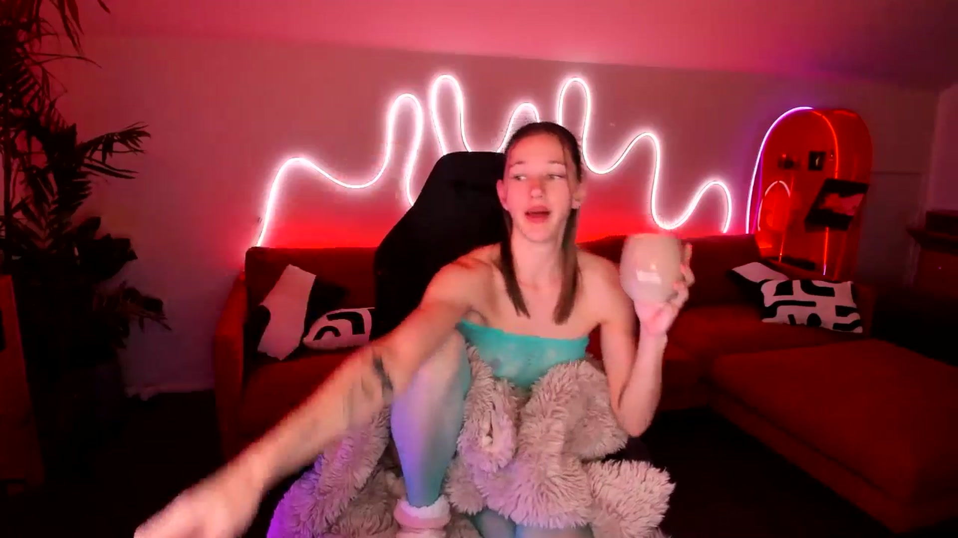 Gallery image thumbnail from Alice_NZ's myfreecams stream on, 09/12/2025, 09:19 image 5 of 20