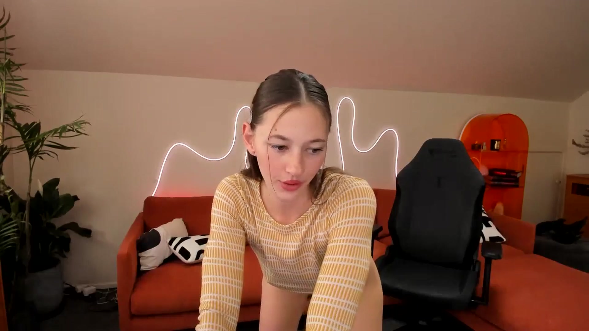 Gallery image thumbnail from Alice_NZ's myfreecams stream on, 09/24/2025, 06:06 image 3 of 20