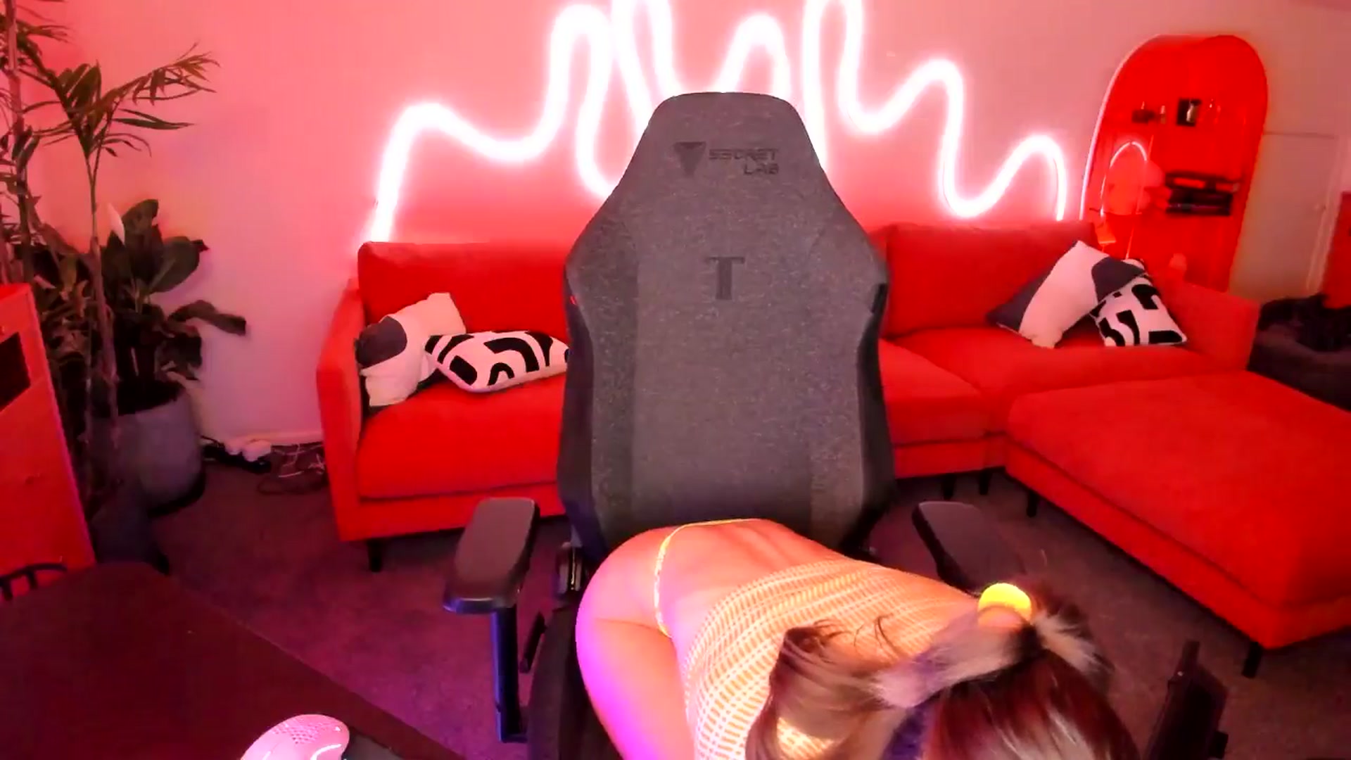 Gallery image thumbnail from Alice_NZ's myfreecams stream on, 09/24/2025, 06:42 image 12 of 20