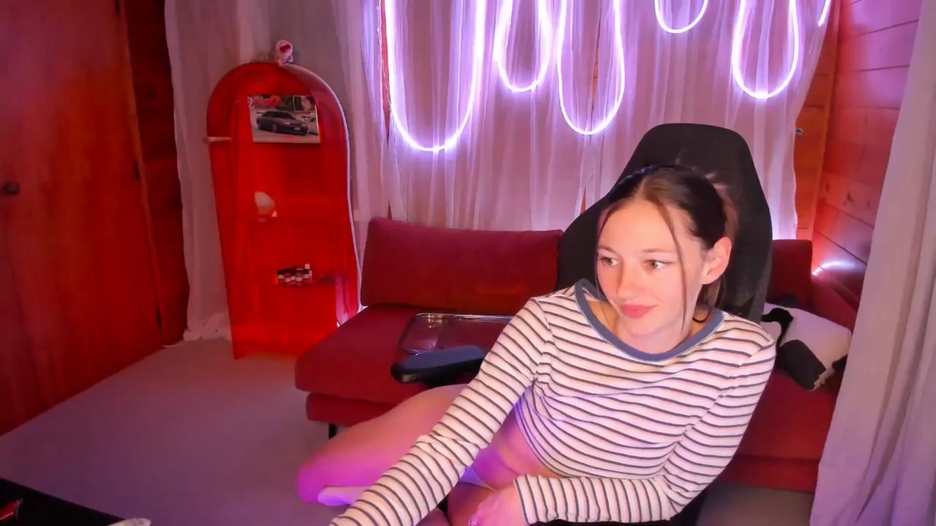 Gallery image thumbnail from Alice_NZ's myfreecams stream on, 10/14/2025, 08:00 image 13 of 20