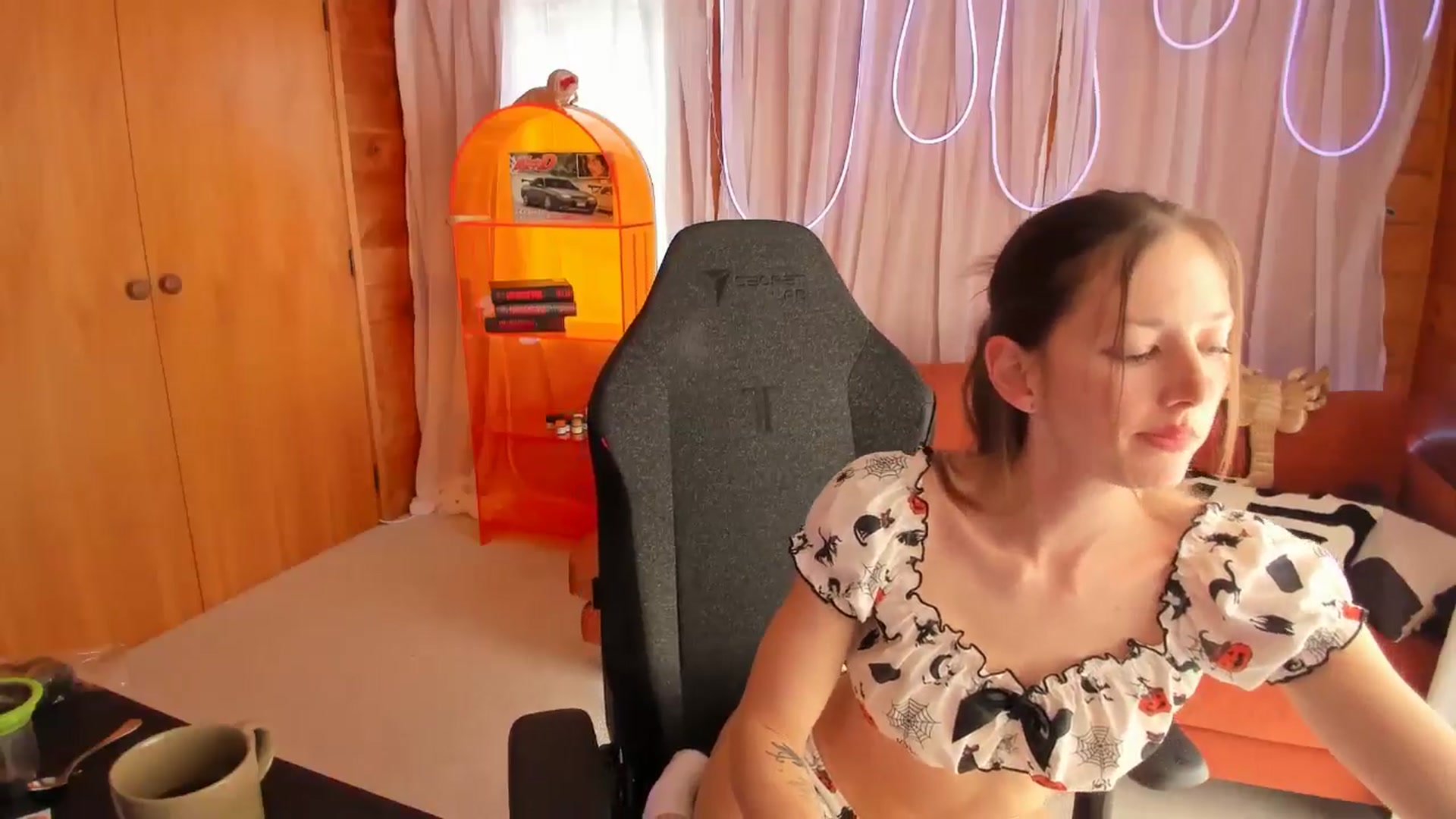 Gallery image thumbnail from Alice_NZ's myfreecams stream on, 10/15/2025, 03:33 image 17 of 20