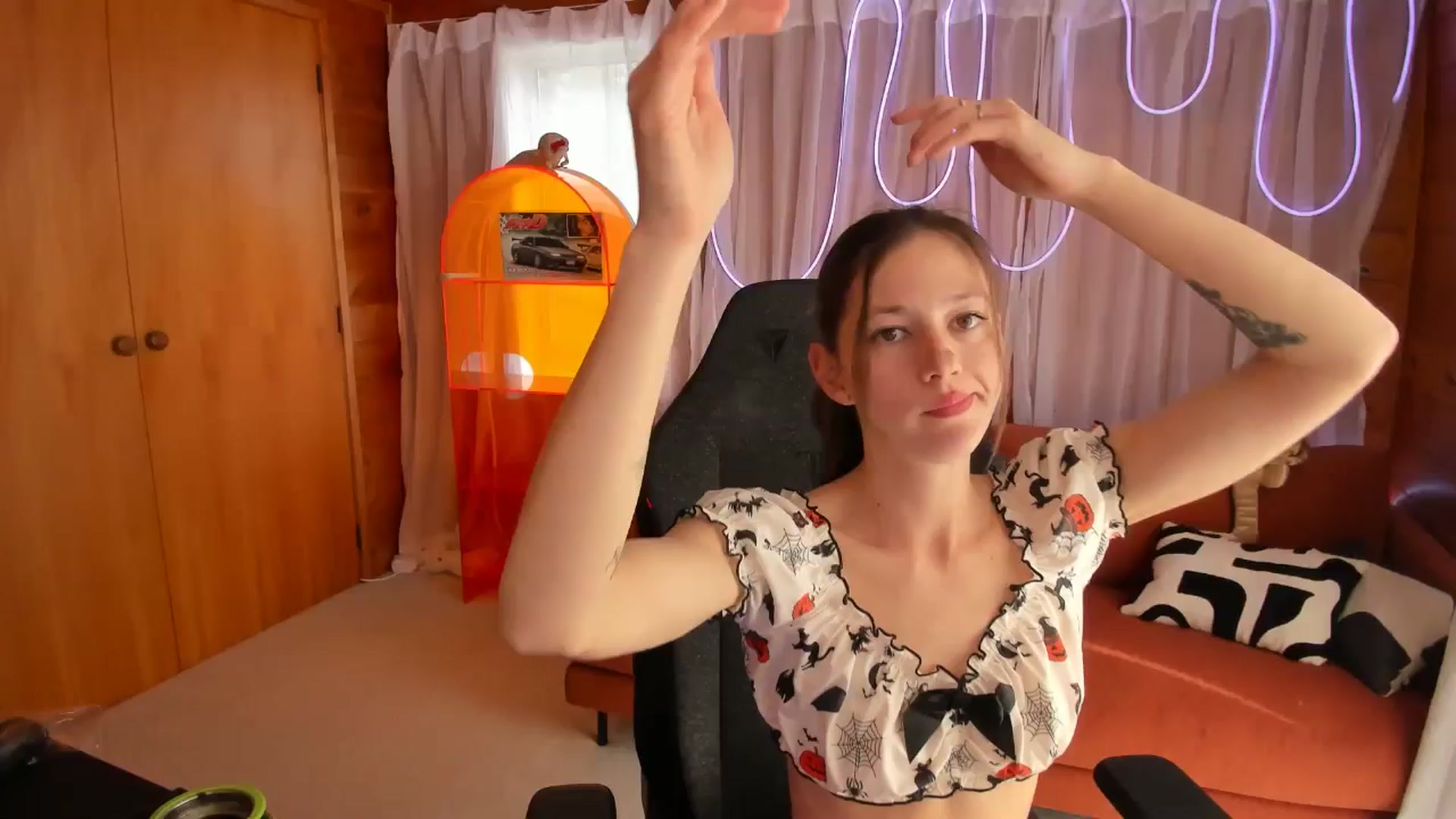 Gallery image thumbnail from Alice_NZ's myfreecams stream on, 10/15/2025, 03:33 image 12 of 20