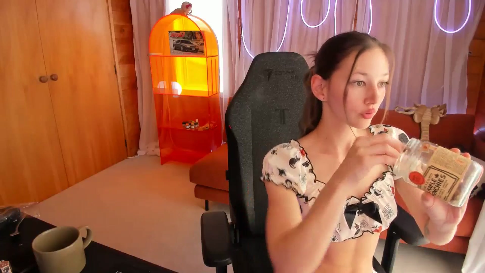Gallery image thumbnail from Alice_NZ's myfreecams stream on, 10/15/2025, 03:33 image 7 of 20