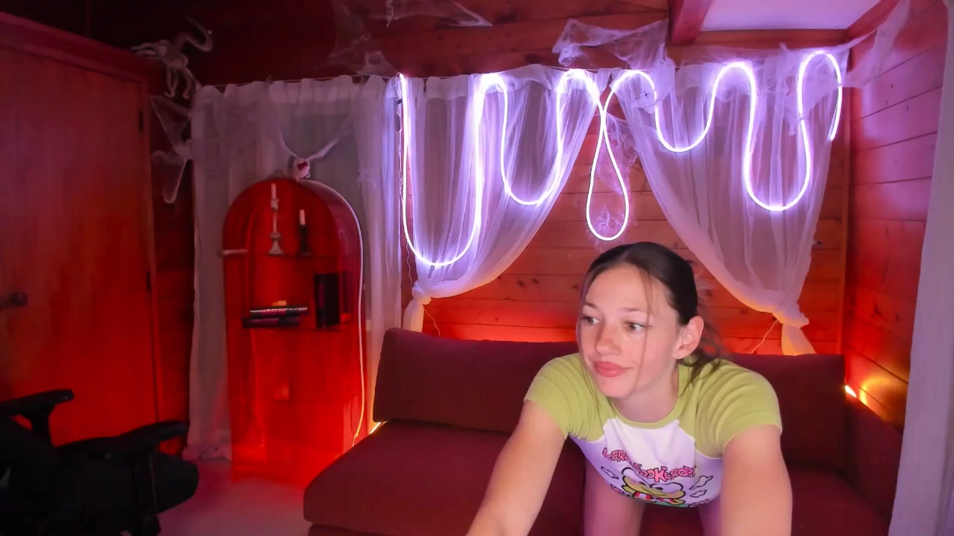 Gallery image thumbnail from Alice_NZ's myfreecams stream on, 10/20/2025, 08:47 image 1 of 20