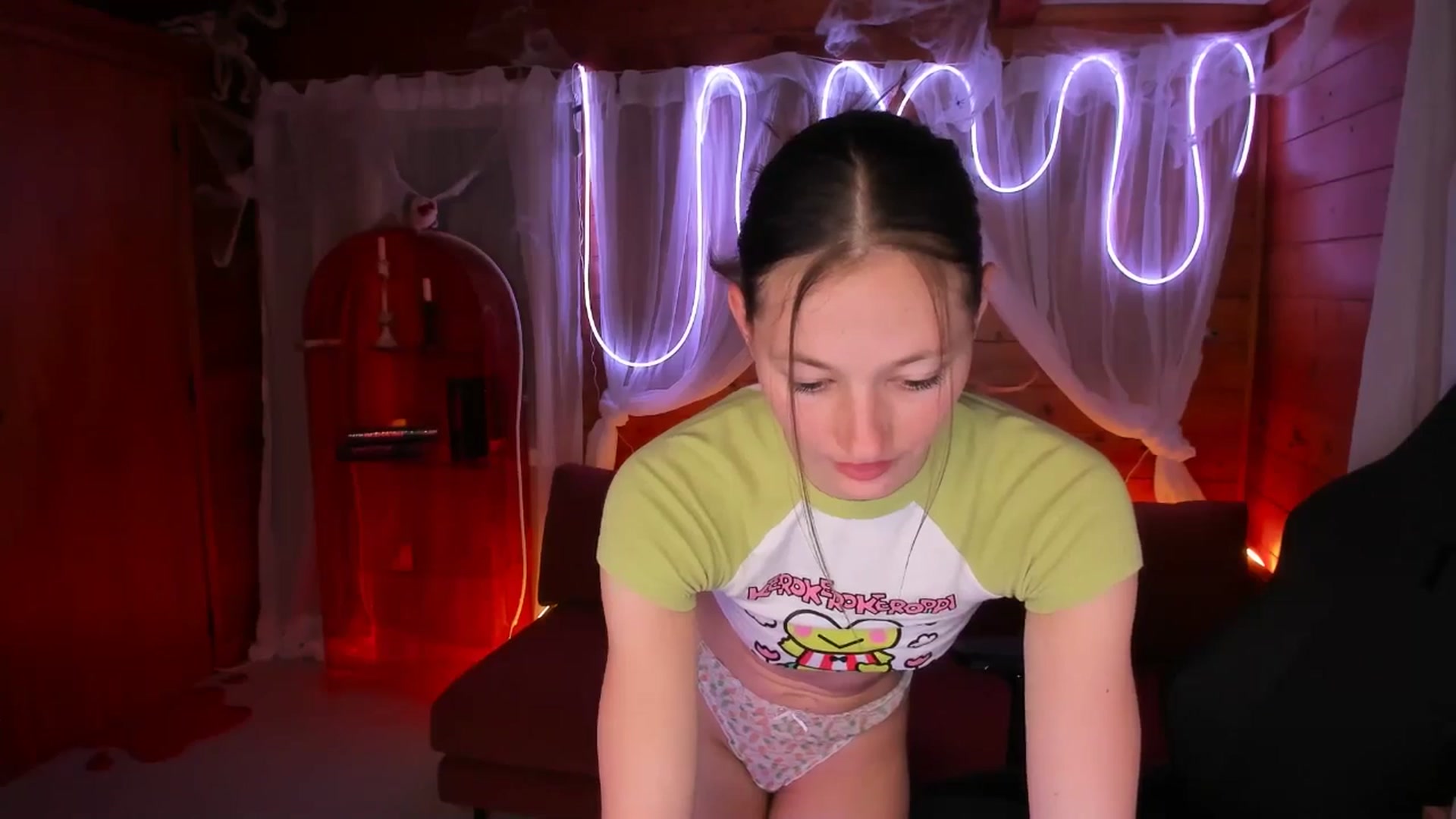 Gallery image thumbnail from Alice_NZ's myfreecams stream on, 10/20/2025, 08:47 image 11 of 20