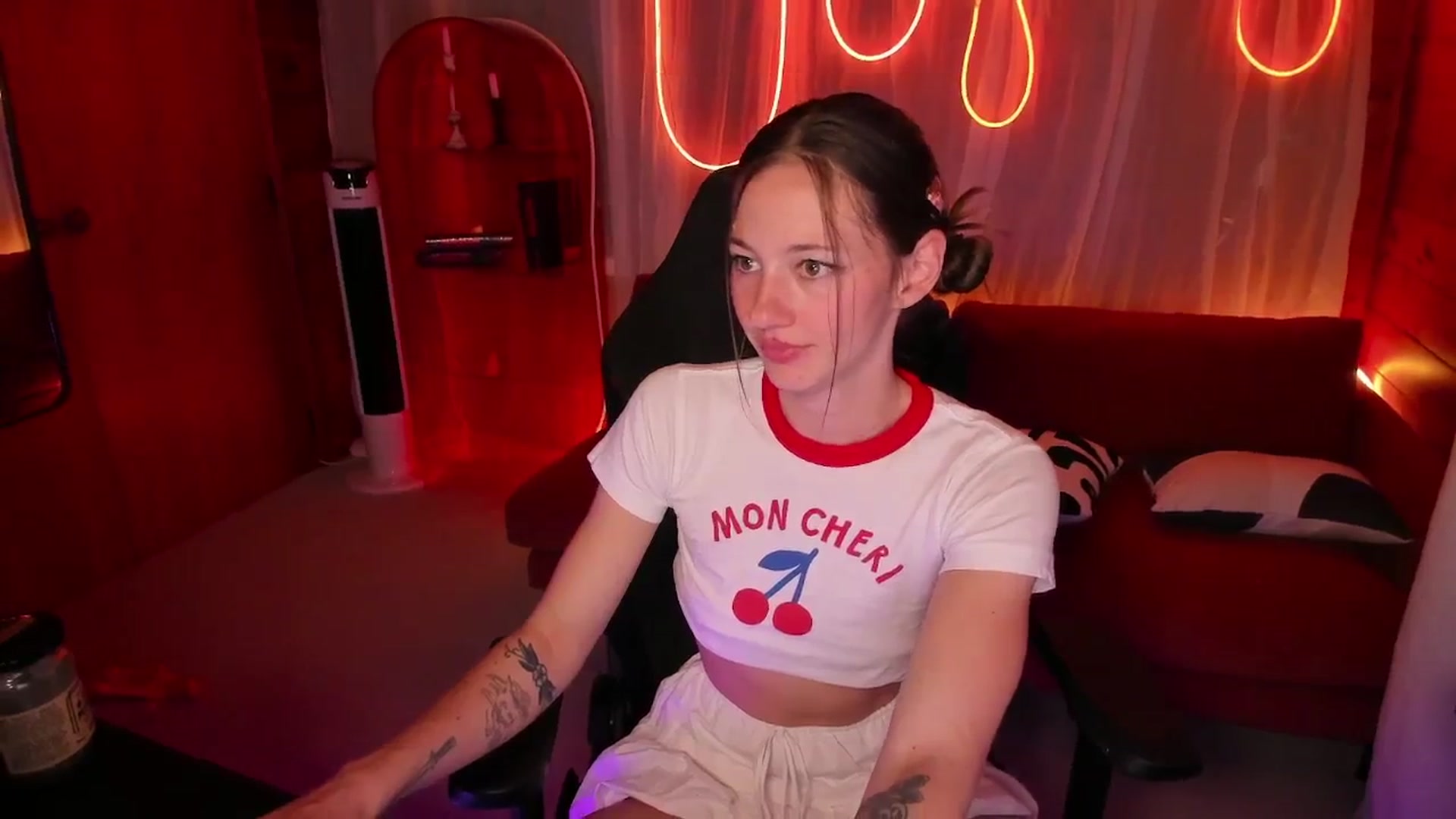 Gallery image thumbnail from Alice_NZ's myfreecams stream on, 11/03/2025, 08:32 image 16 of 20