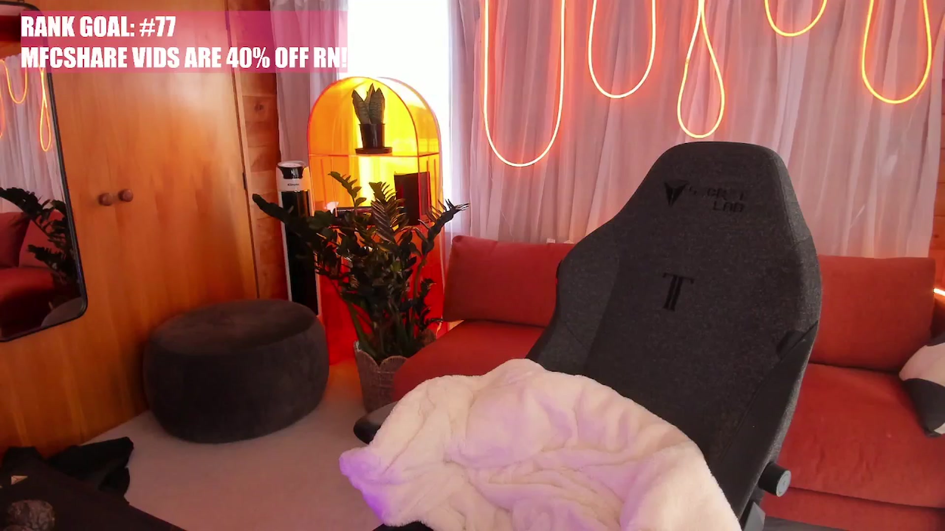 Gallery image thumbnail from Alice_NZ's myfreecams stream on, 11/15/2025, 02:39 image 8 of 20
