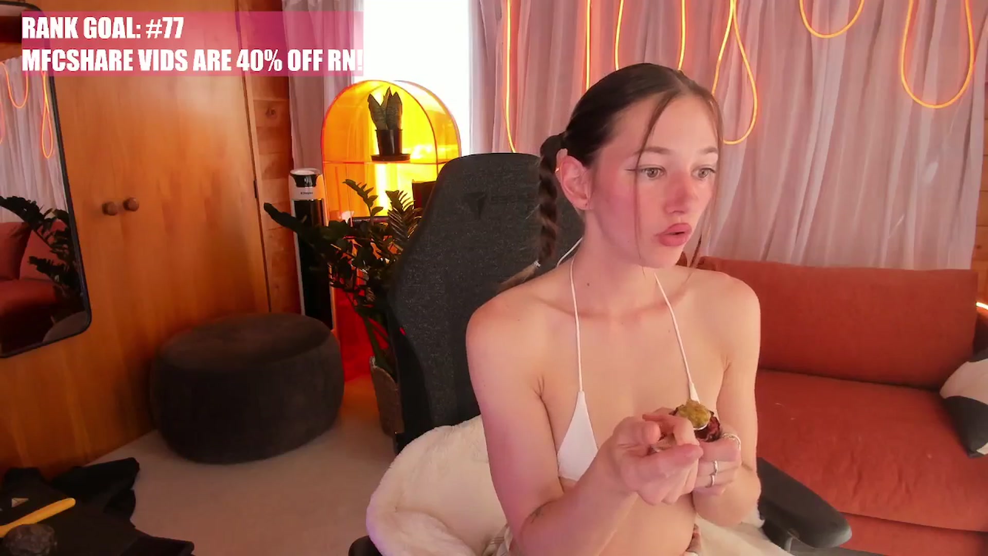 Gallery image thumbnail from Alice_NZ's myfreecams stream on, 11/15/2025, 02:39 image 9 of 20