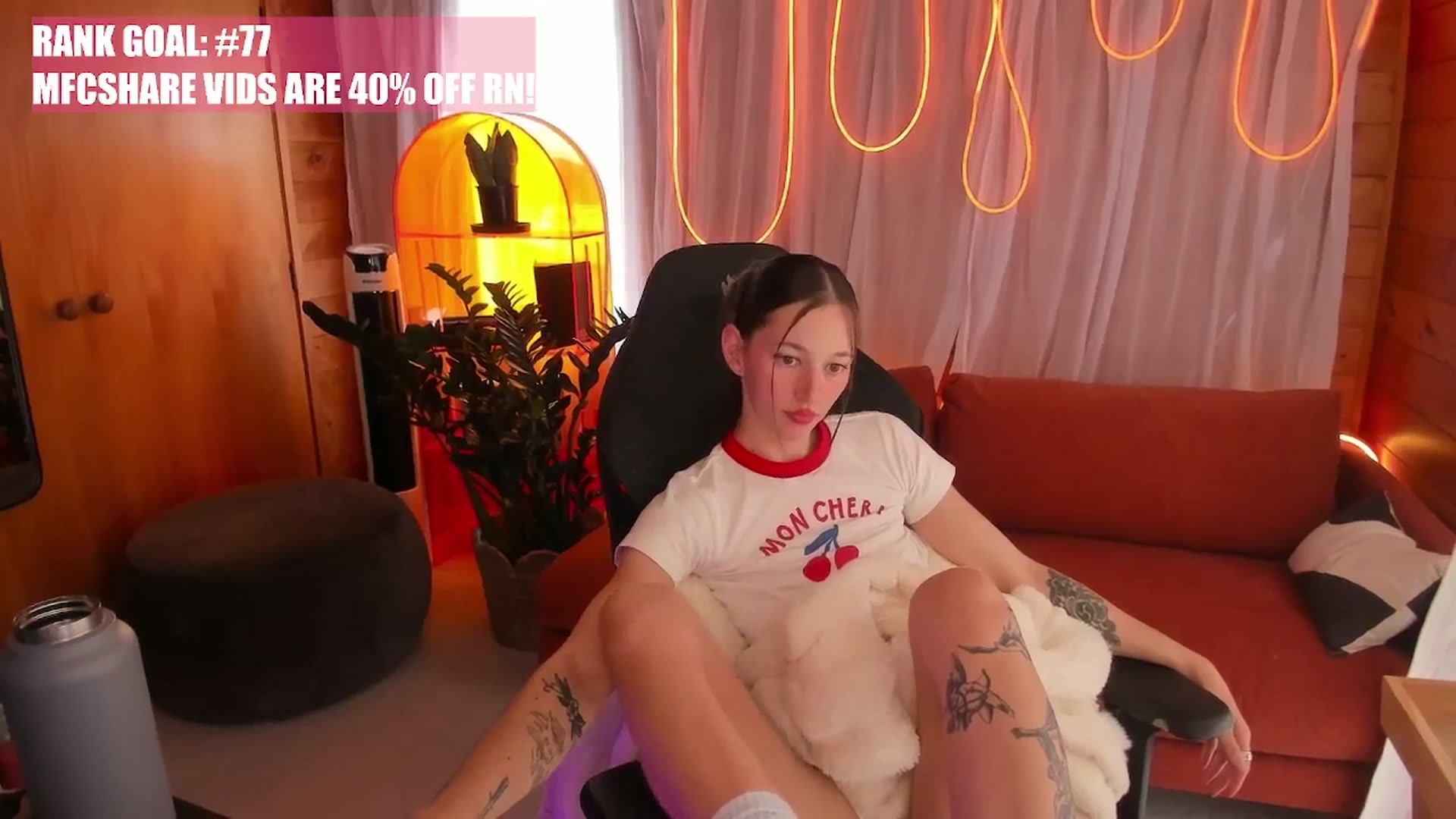 Gallery image thumbnail from Alice_NZ's myfreecams stream on, 11/16/2025, 05:25 image 4 of 20