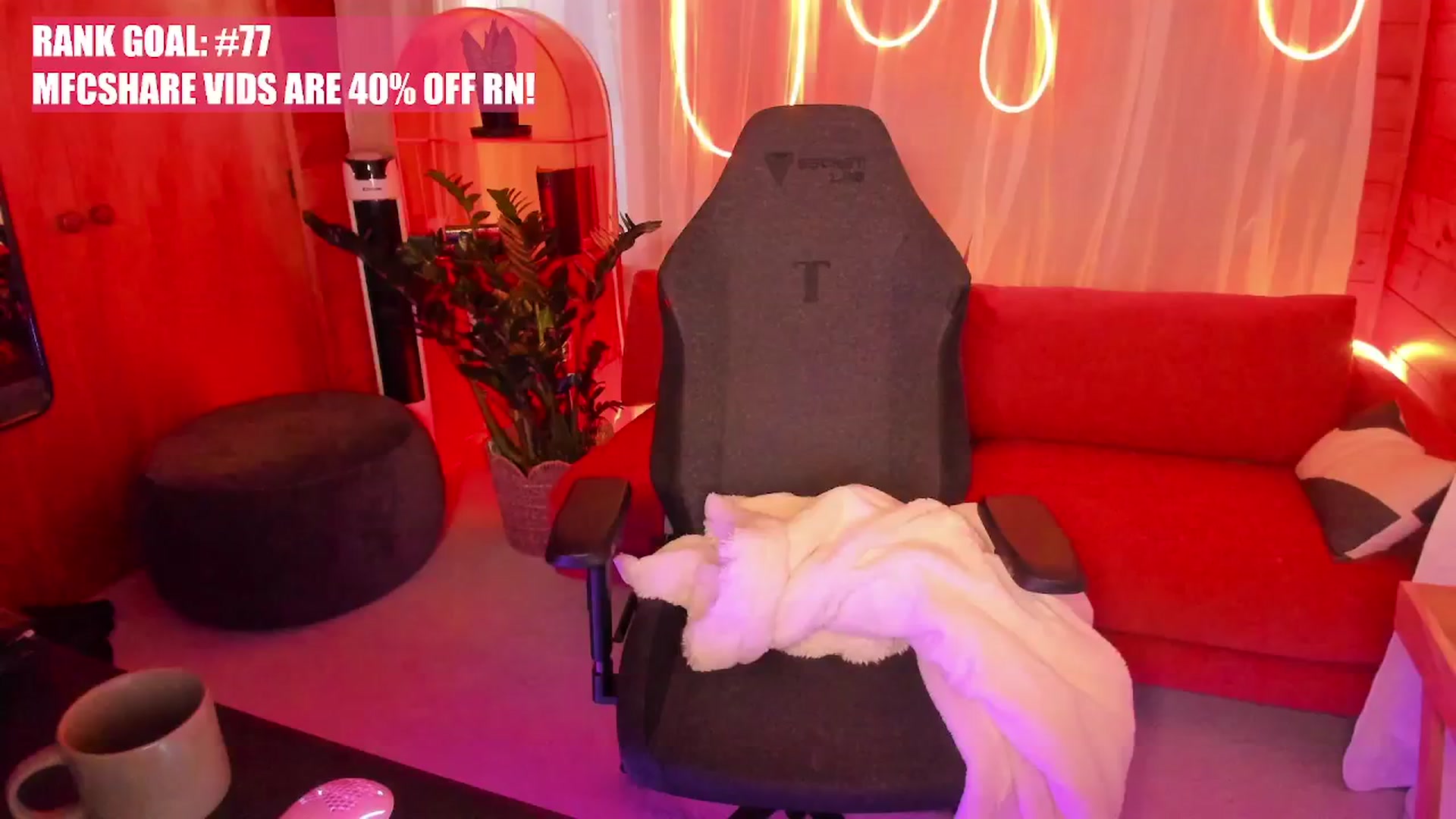Gallery image thumbnail from Alice_NZ's myfreecams stream on, 11/16/2025, 08:46 image 5 of 20