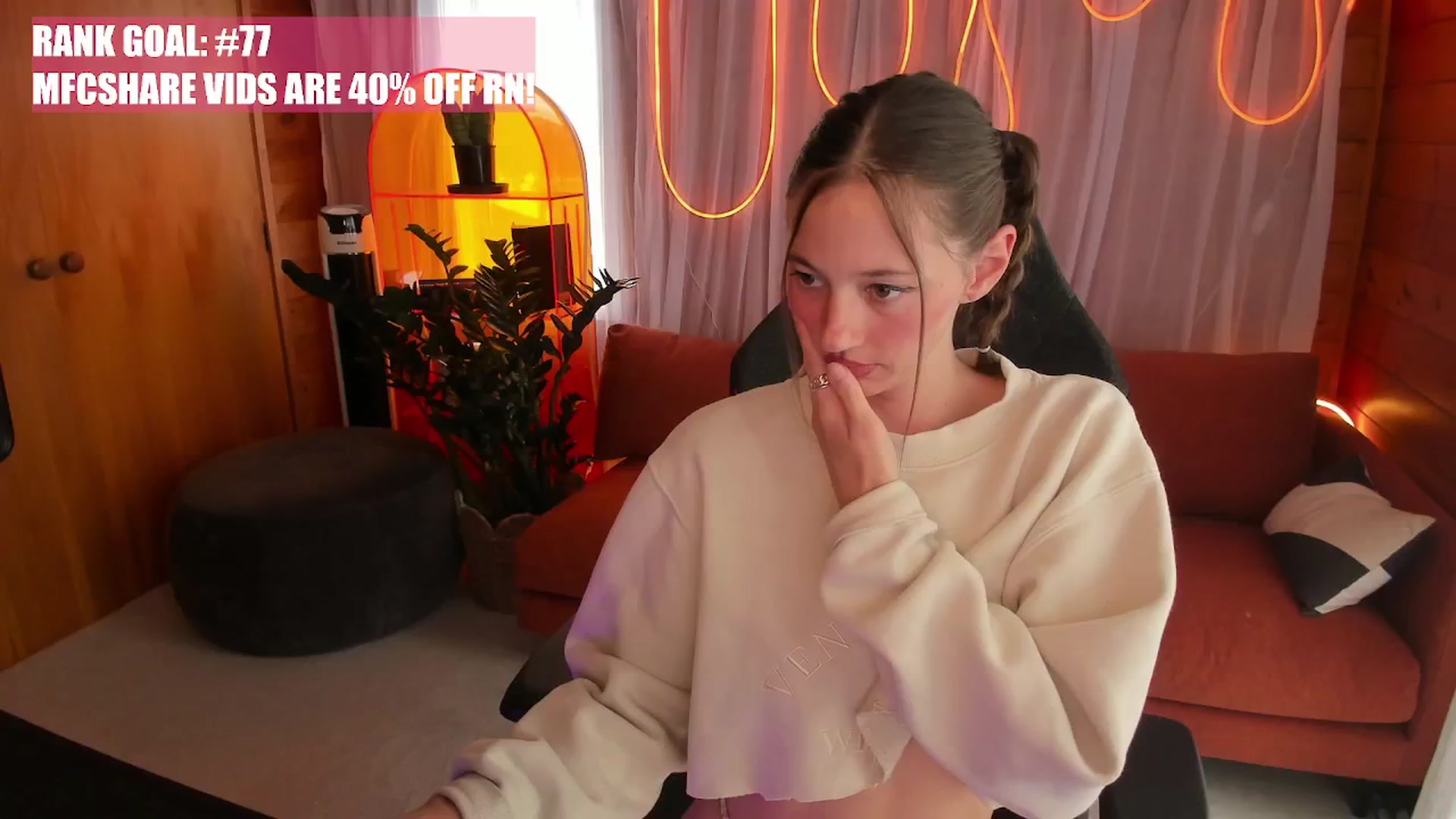 Gallery image thumbnail from Alice_NZ's myfreecams stream on, 11/18/2025, 04:13 image 9 of 20