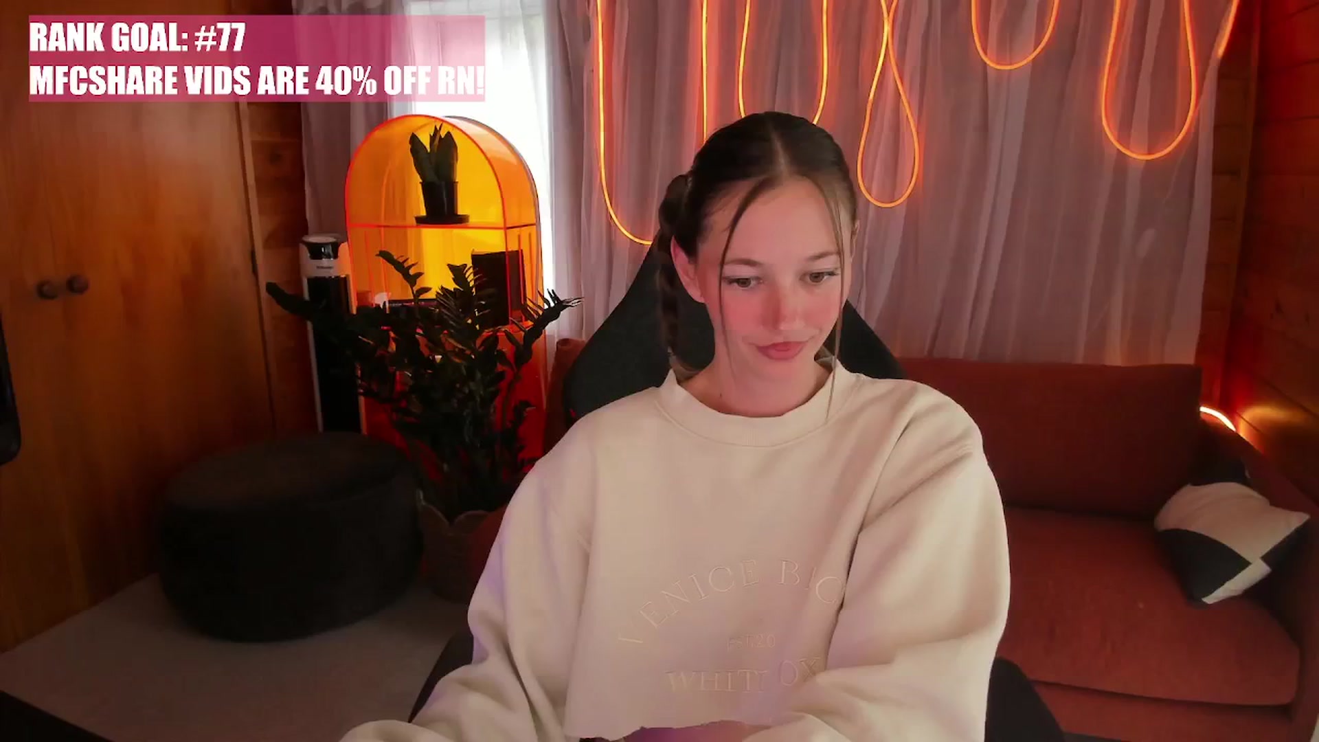 Gallery image thumbnail from Alice_NZ's myfreecams stream on, 11/18/2025, 04:13 image 5 of 20