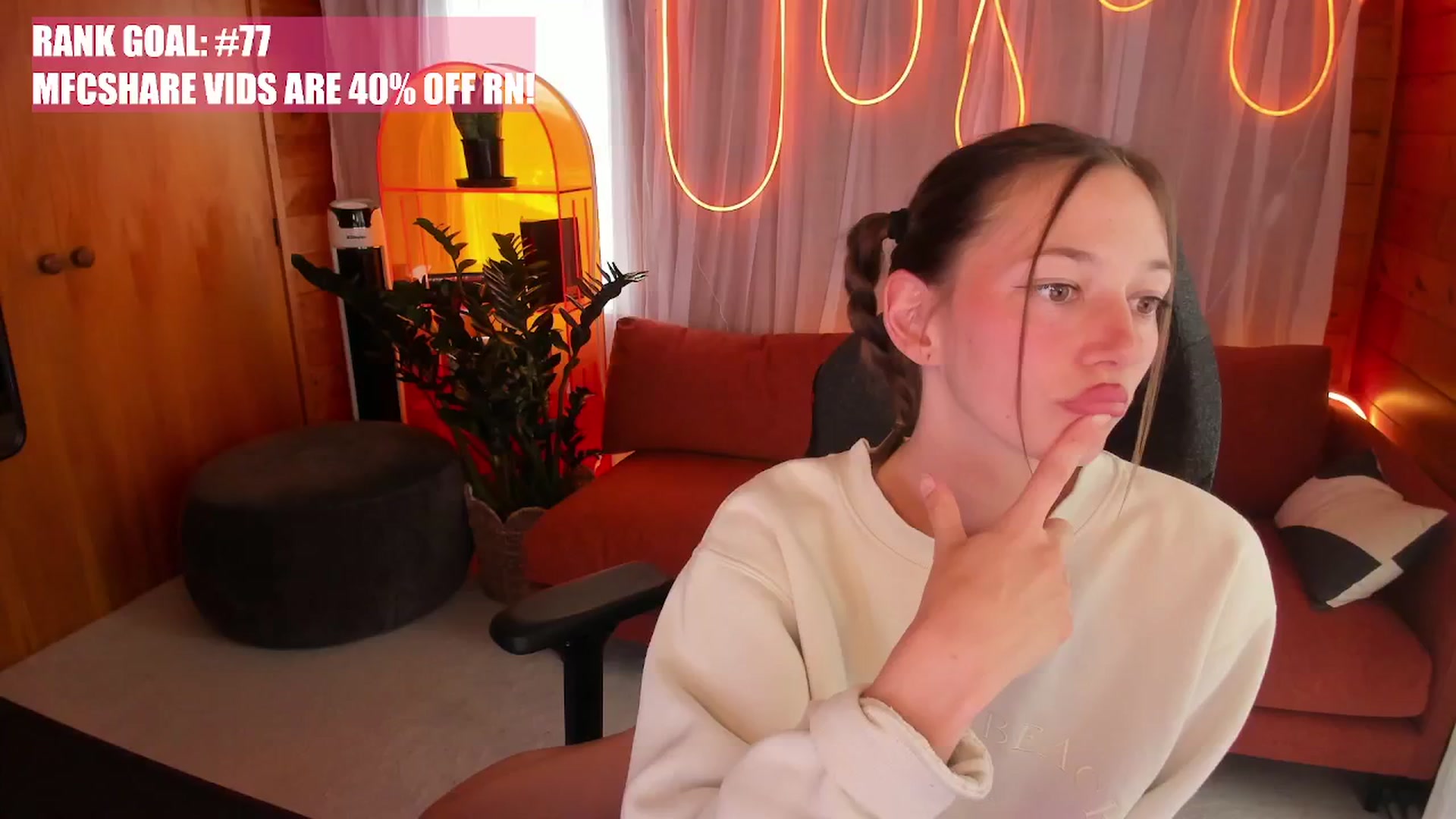 Gallery image thumbnail from Alice_NZ's myfreecams stream on, 11/18/2025, 04:13 image 18 of 20
