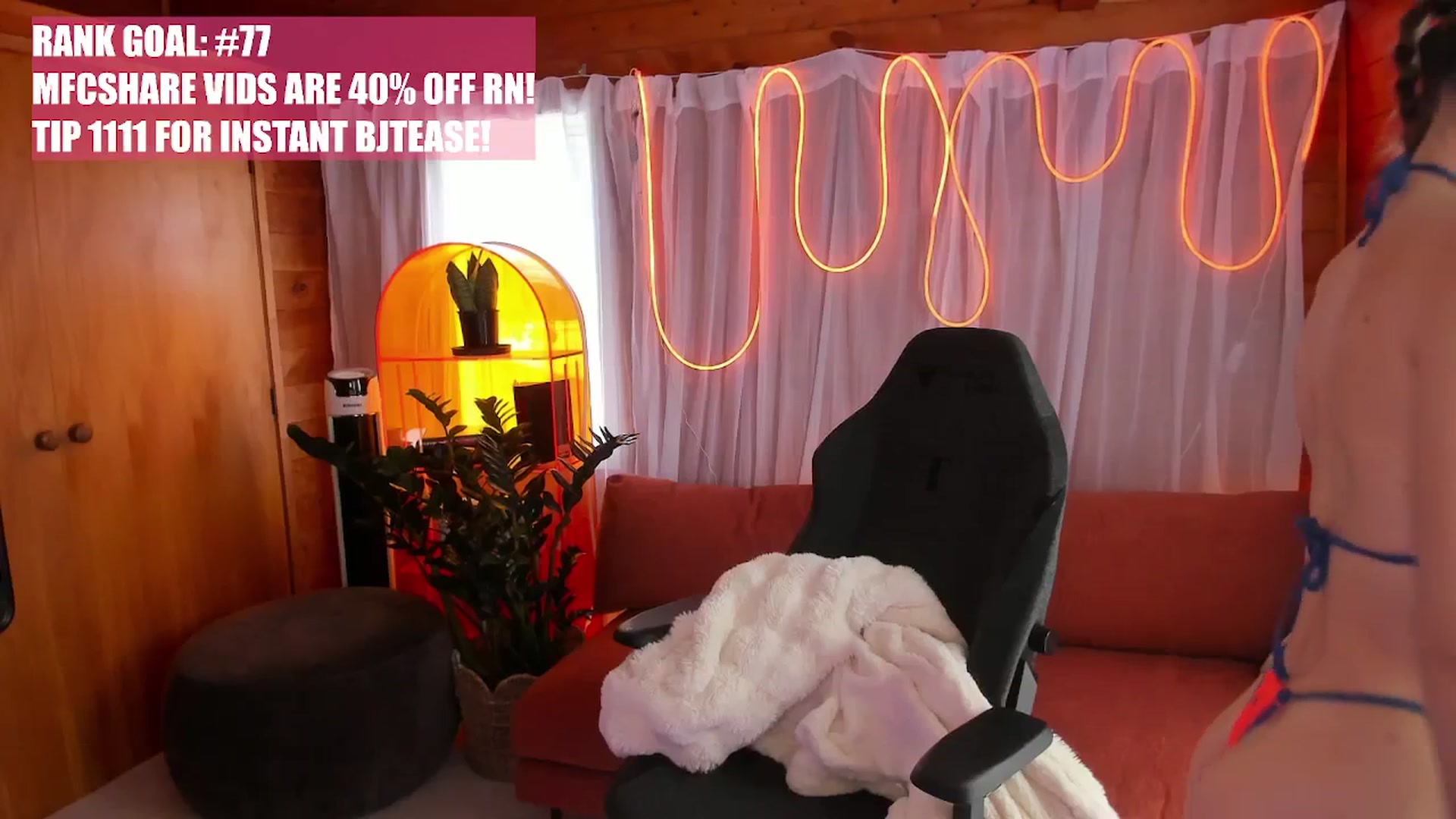Gallery image thumbnail from Alice_NZ's myfreecams stream on, 11/20/2025, 02:21 image 10 of 20