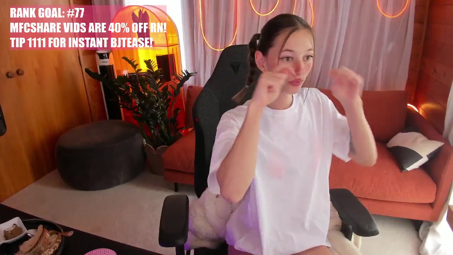 Gallery image thumbnail from Alice_NZ's myfreecams stream on, 11/20/2025, 02:21 image 13 of 20