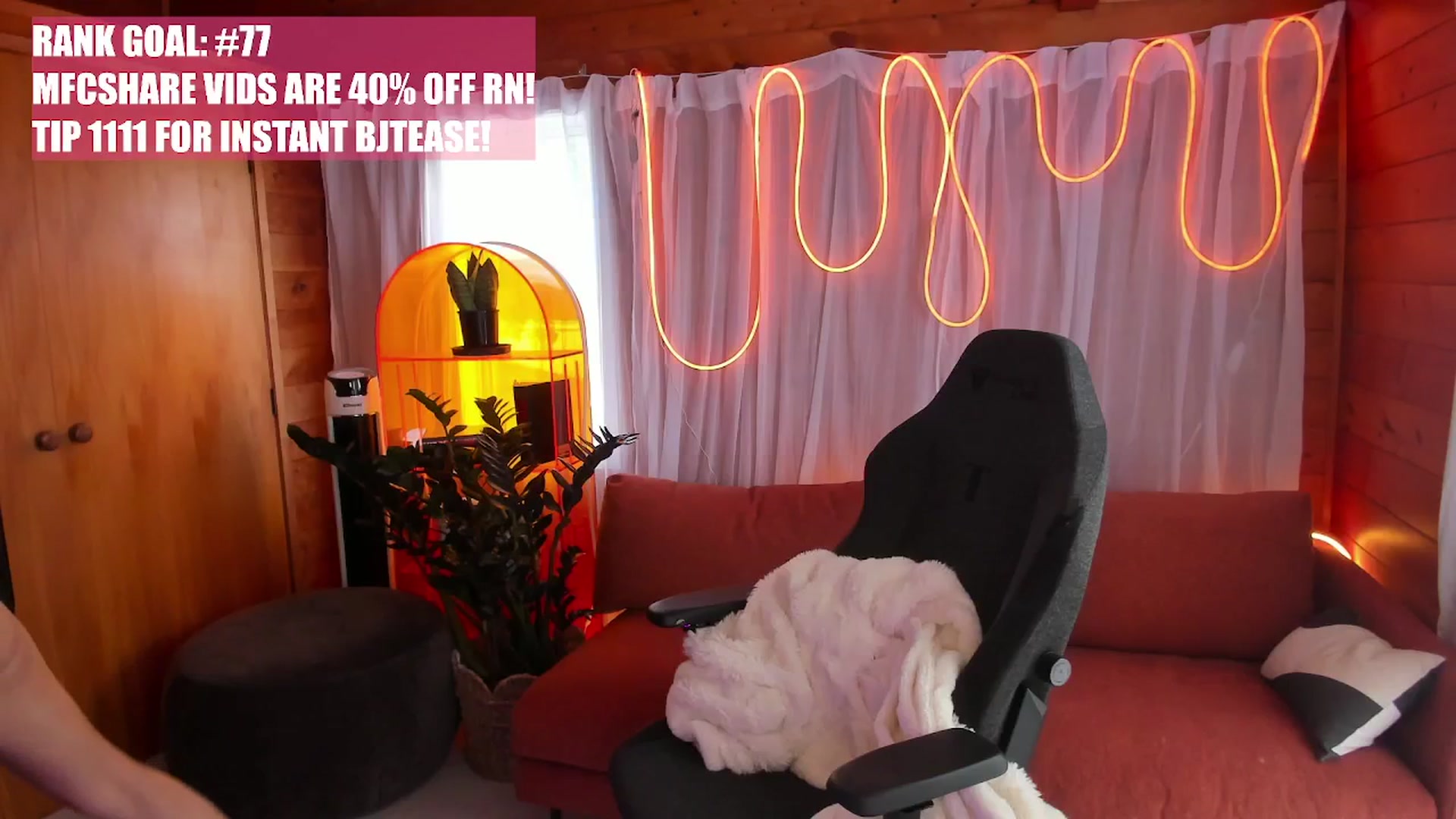 Gallery image thumbnail from Alice_NZ's myfreecams stream on, 11/20/2025, 03:07 image 2 of 20