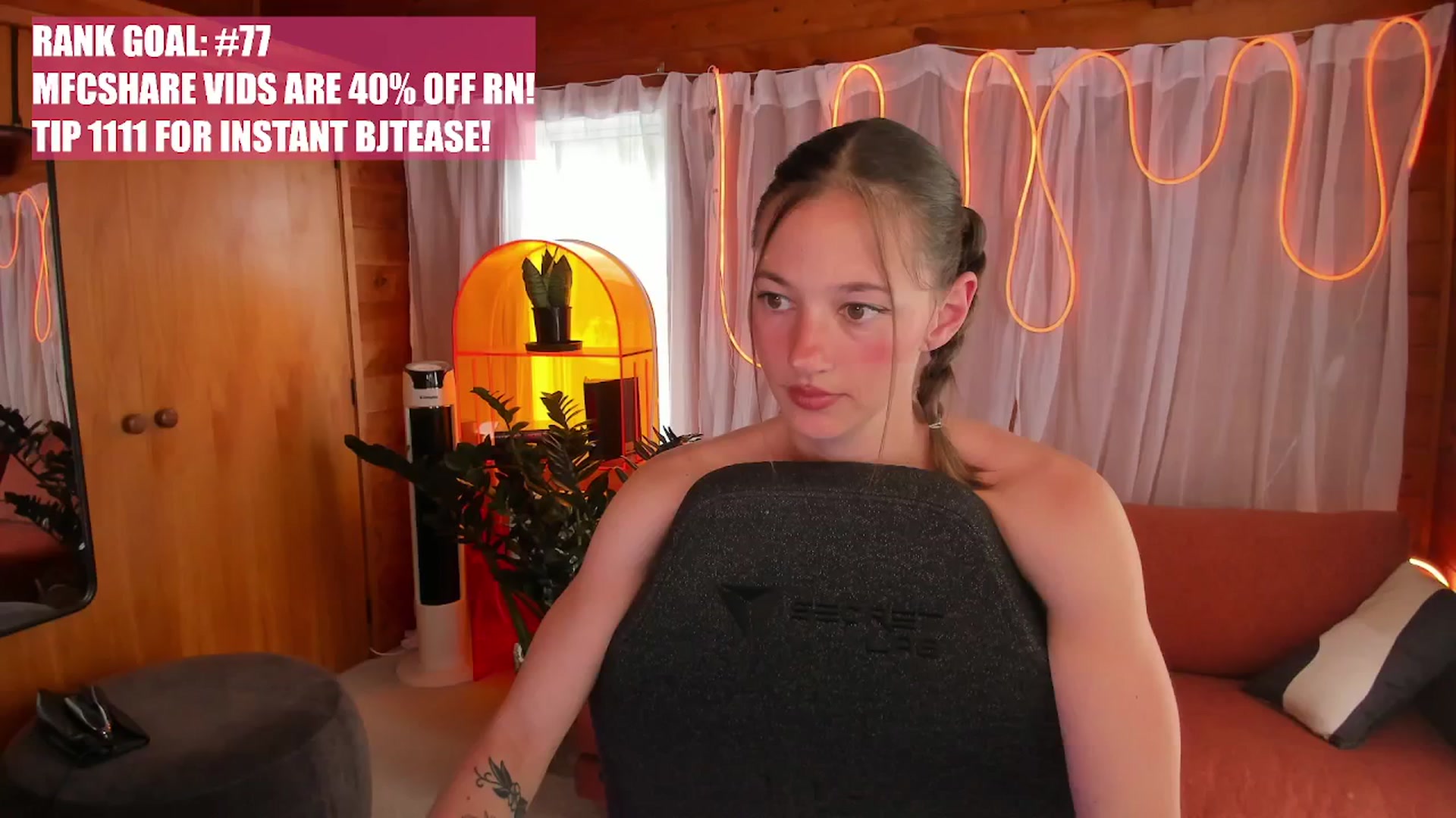 Gallery image thumbnail from Alice_NZ's myfreecams stream on, 11/23/2025, 05:36 image 10 of 20