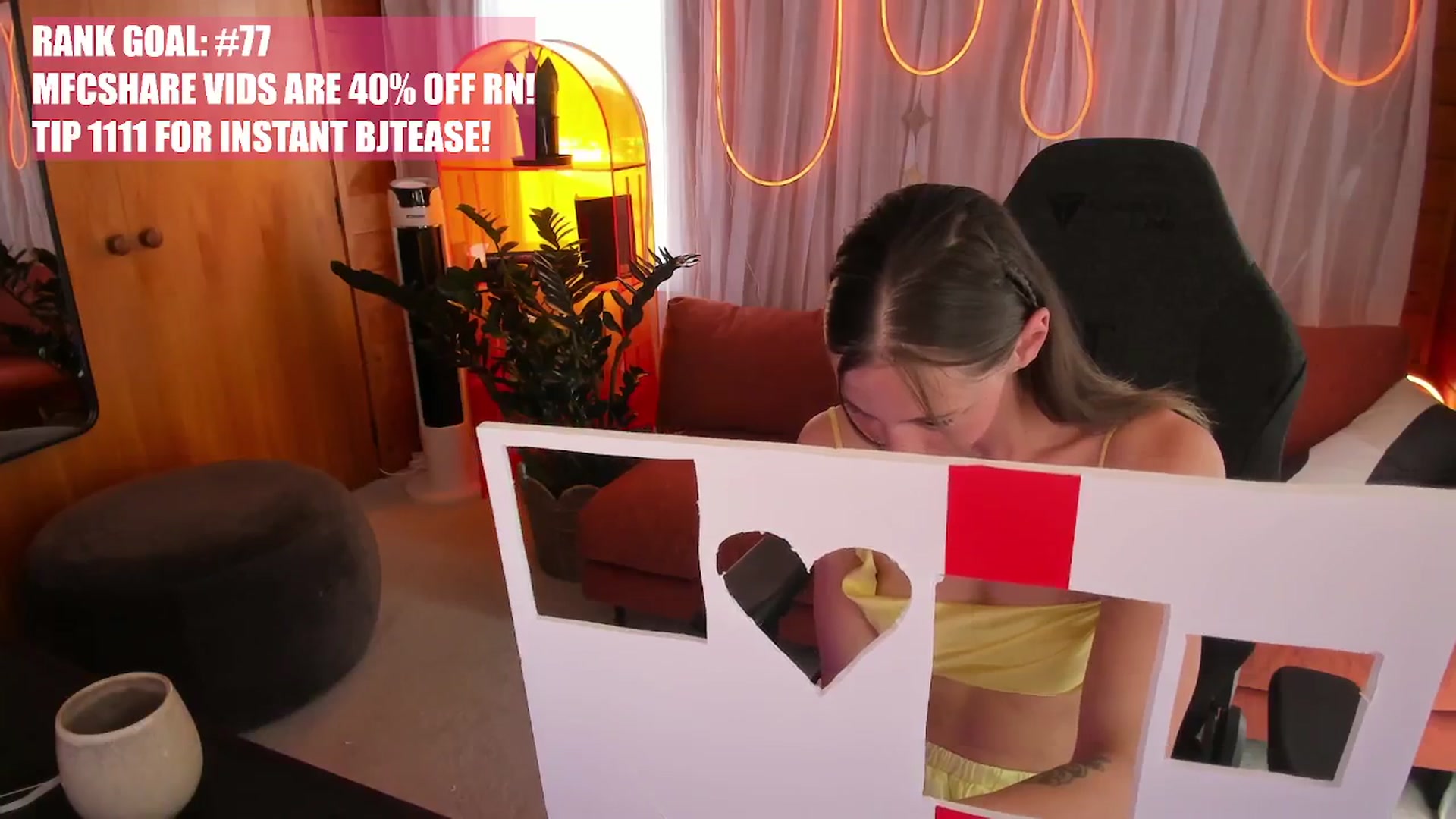 Gallery image thumbnail from Alice_NZ's myfreecams stream on, 11/25/2025, 08:51 image 6 of 20
