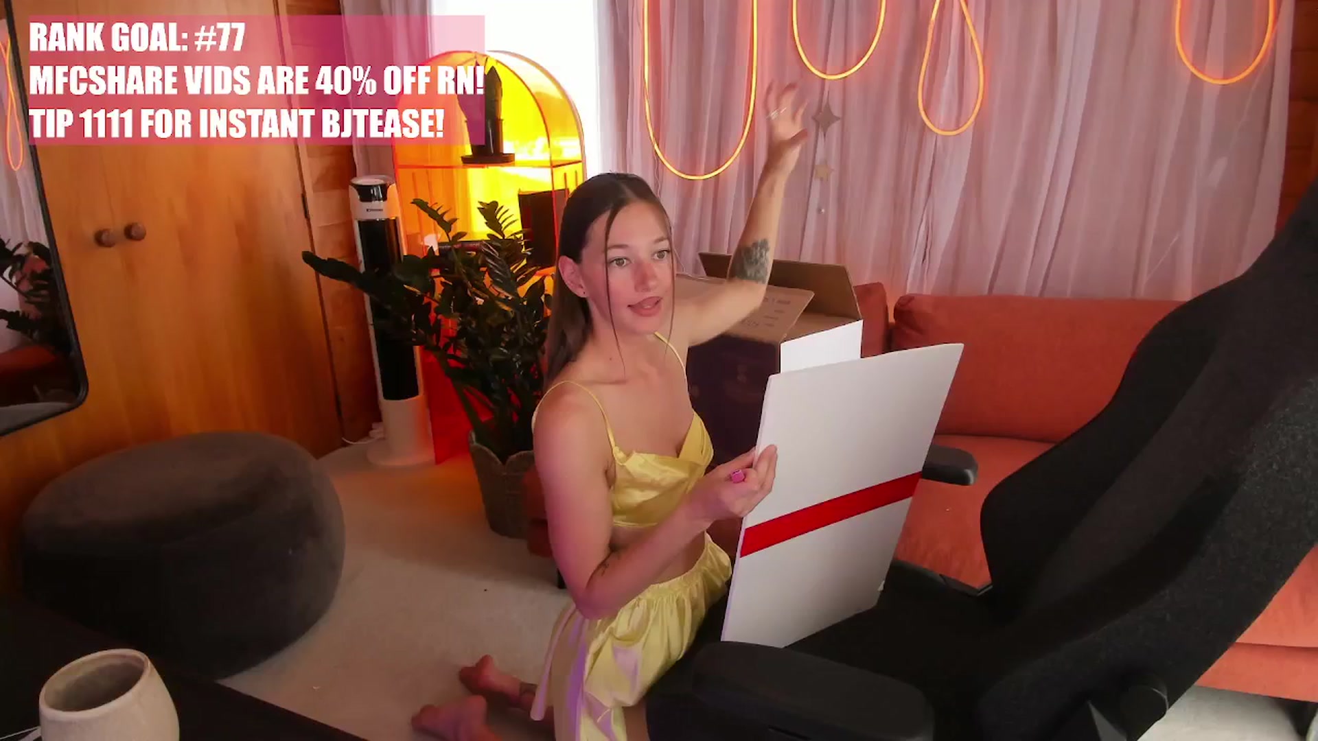 Gallery image thumbnail from Alice_NZ's myfreecams stream on, 11/25/2025, 08:51 image 3 of 20