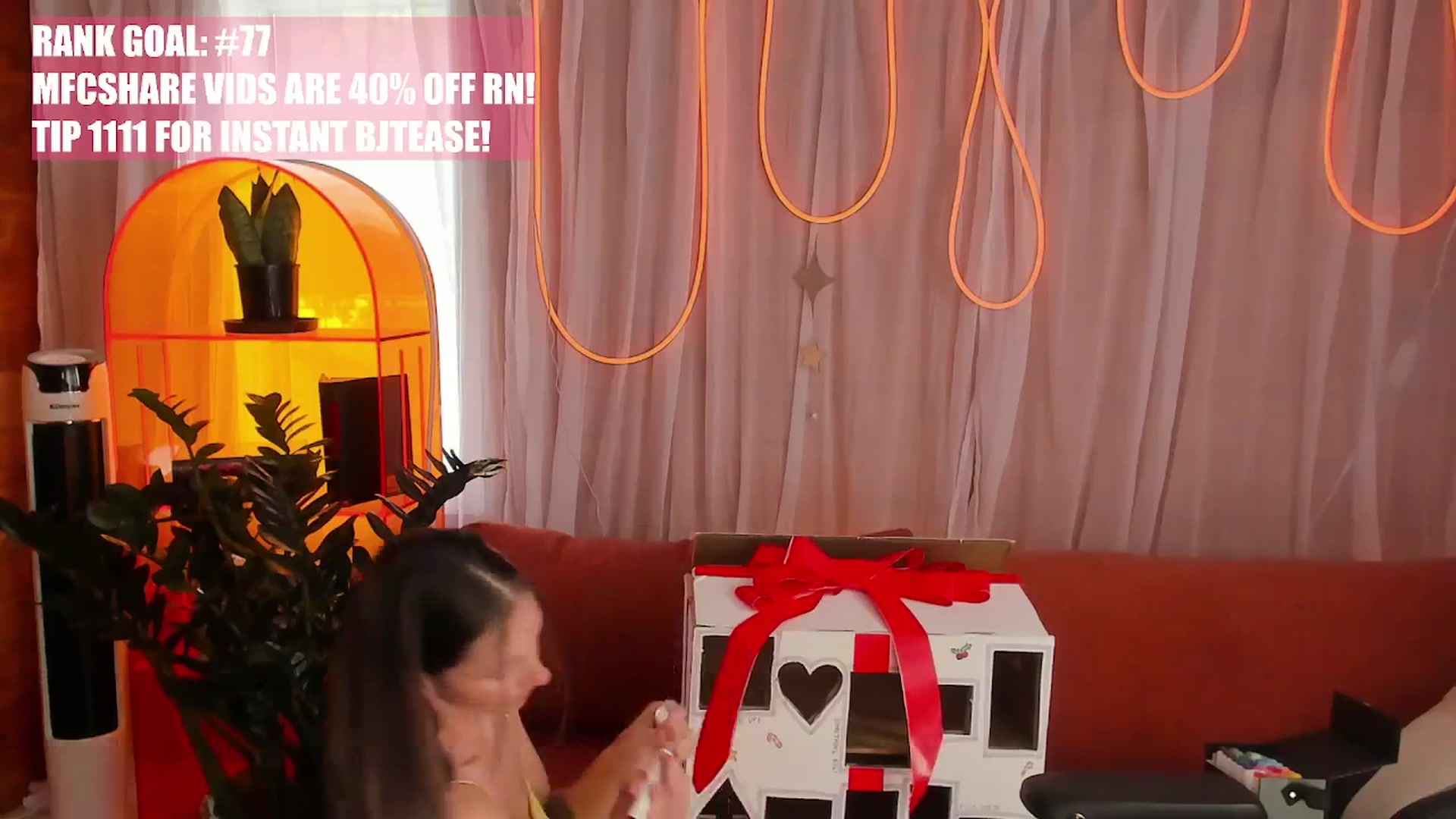 Gallery image thumbnail from Alice_NZ's myfreecams stream on, 11/25/2025, 08:21 image 18 of 20