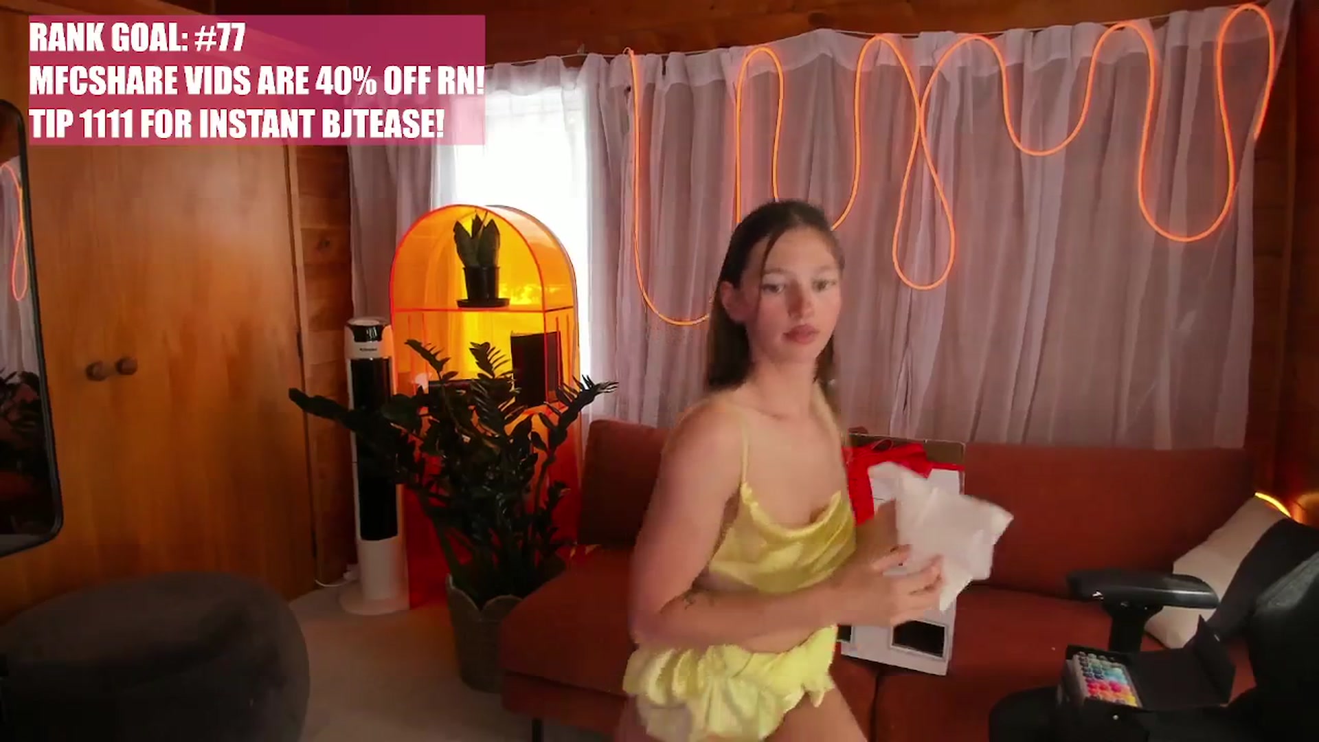 Gallery image thumbnail from Alice_NZ's myfreecams stream on, 11/25/2025, 08:21 image 16 of 20