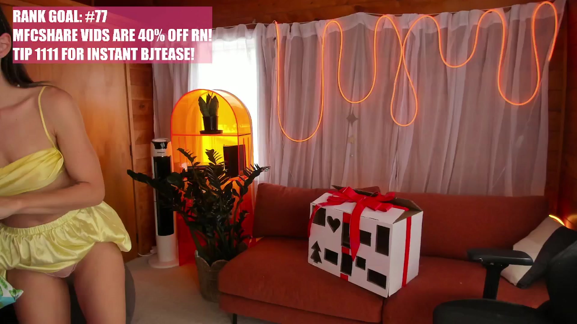 Gallery image thumbnail from Alice_NZ's myfreecams stream on, 11/25/2025, 08:21 image 15 of 20