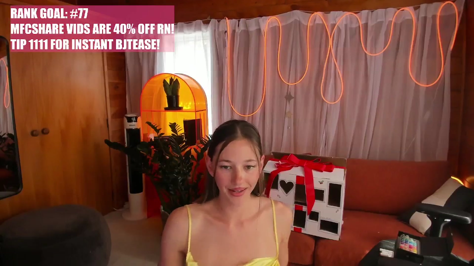 Gallery image thumbnail from Alice_NZ's myfreecams stream on, 11/25/2025, 08:21 image 17 of 20
