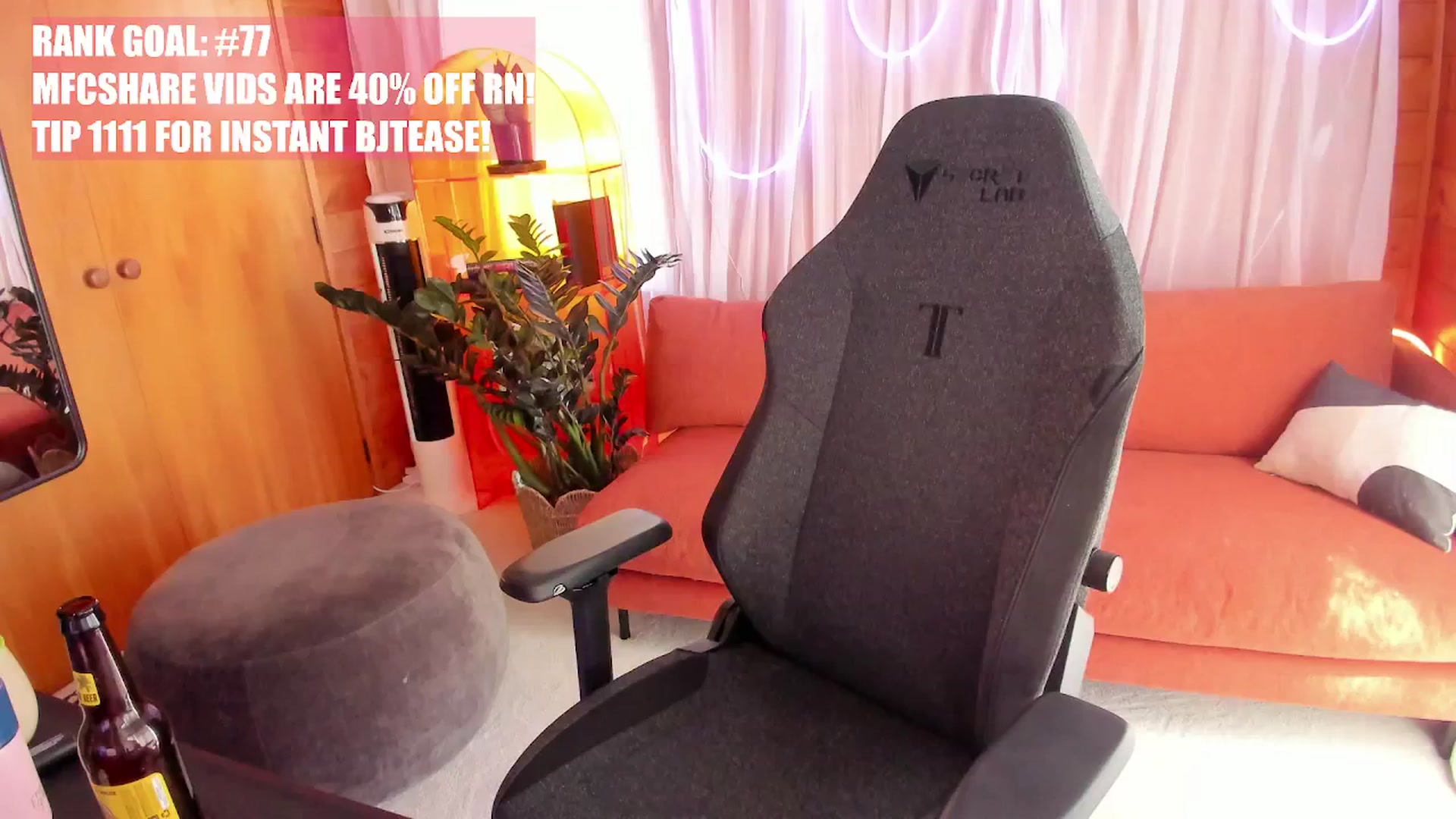 Gallery image thumbnail from Alice_NZ's myfreecams stream on, 11/26/2025, 01:59 image 15 of 20