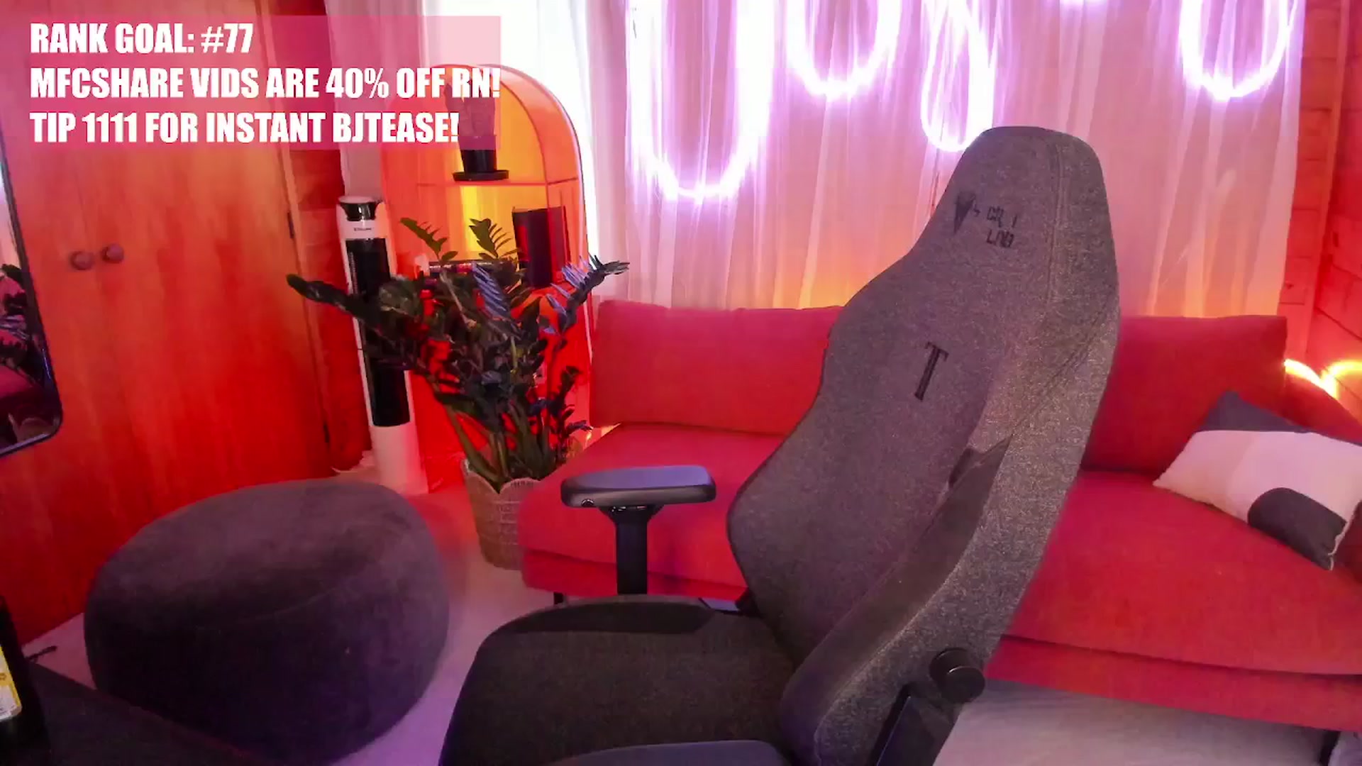 Gallery image thumbnail from Alice_NZ's myfreecams stream on, 11/26/2025, 08:01 image 9 of 20