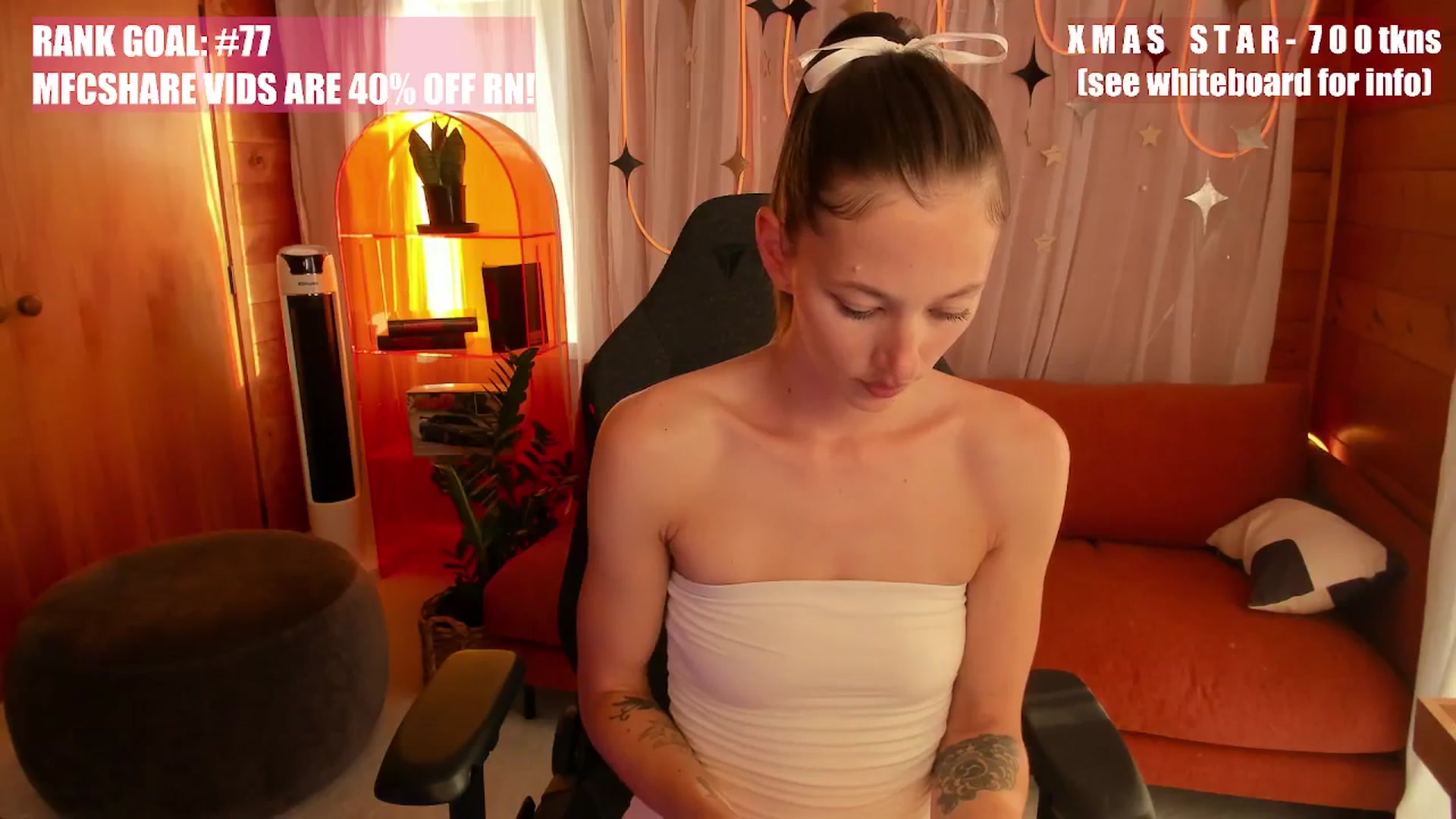 Gallery image thumbnail from Alice_NZ's myfreecams stream on, 12/15/2025, 08:38 image 8 of 20