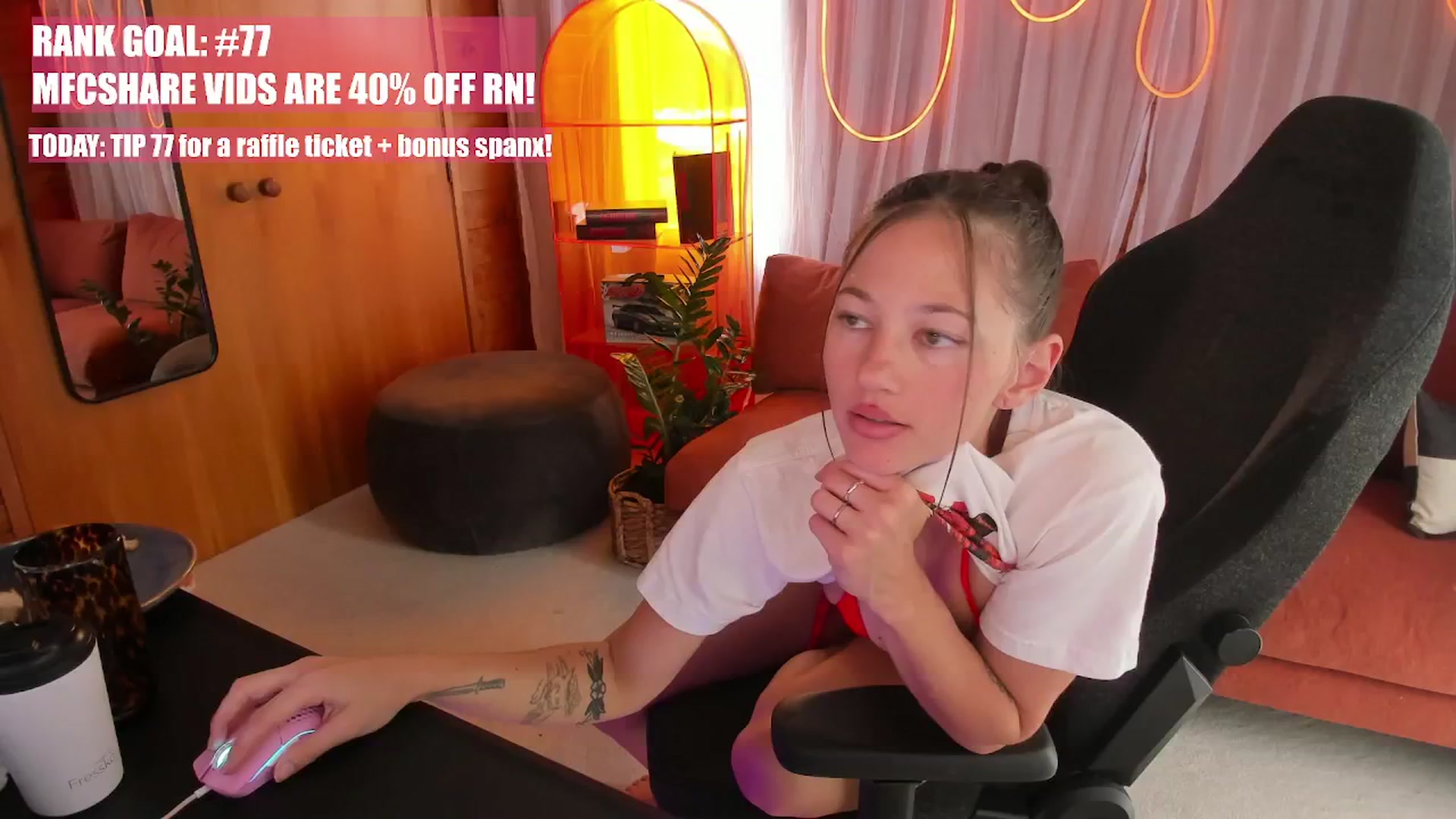 Gallery image thumbnail from Alice_NZ's myfreecams stream on, 12/29/2025, 02:30 image 15 of 20