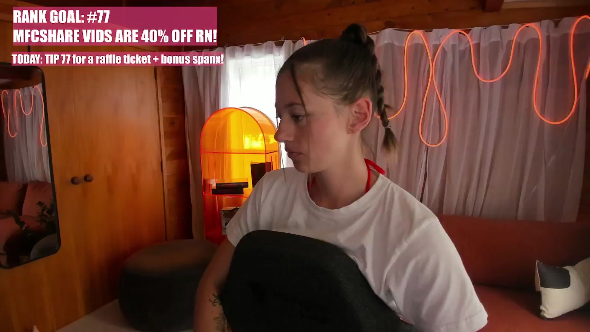 Gallery image thumbnail from Alice_NZ's myfreecams stream on, 12/29/2025, 02:30 image 17 of 20