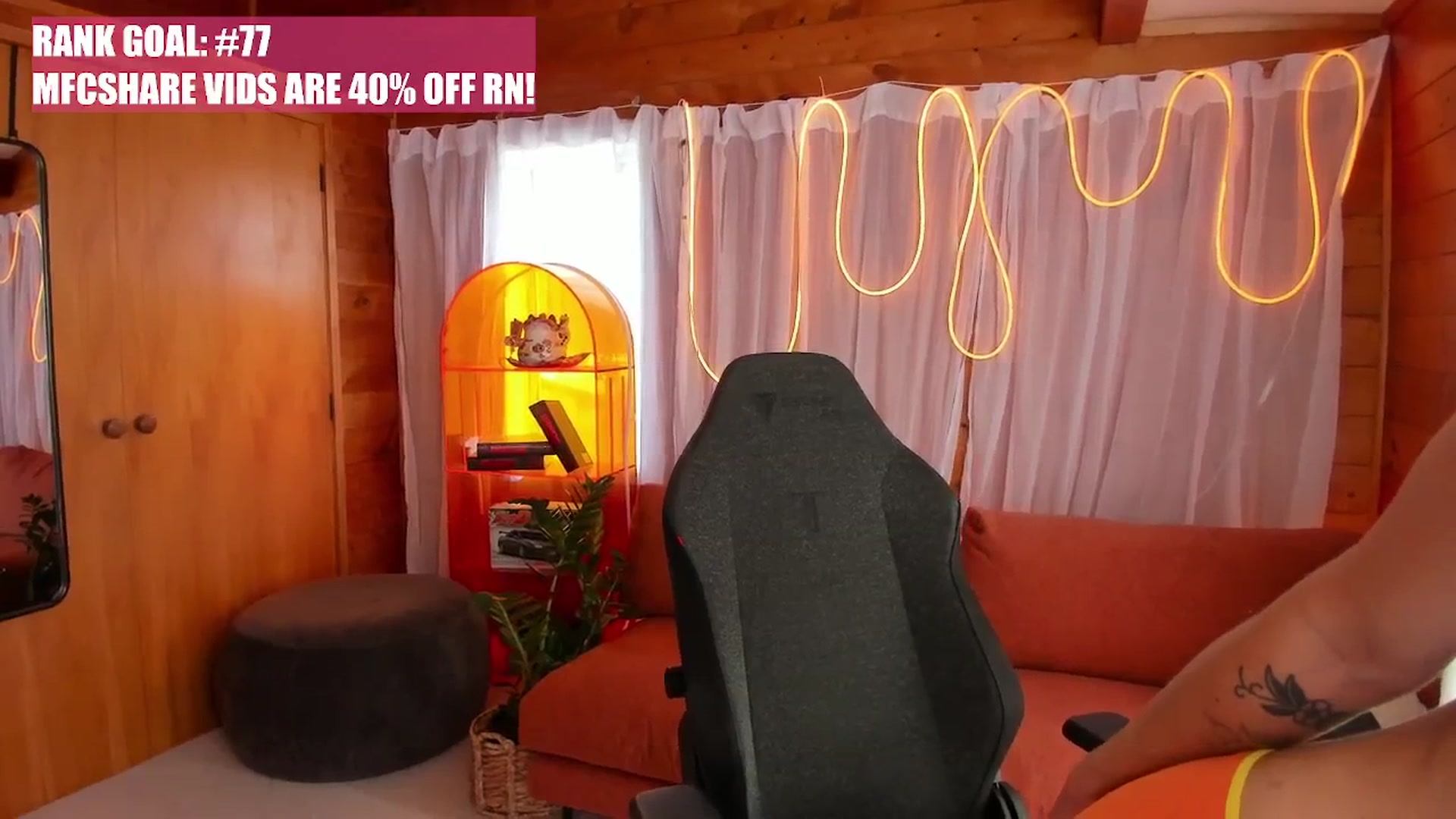 Gallery image thumbnail from Alice_NZ's myfreecams stream on, 01/18/2026, 04:01 image 7 of 20