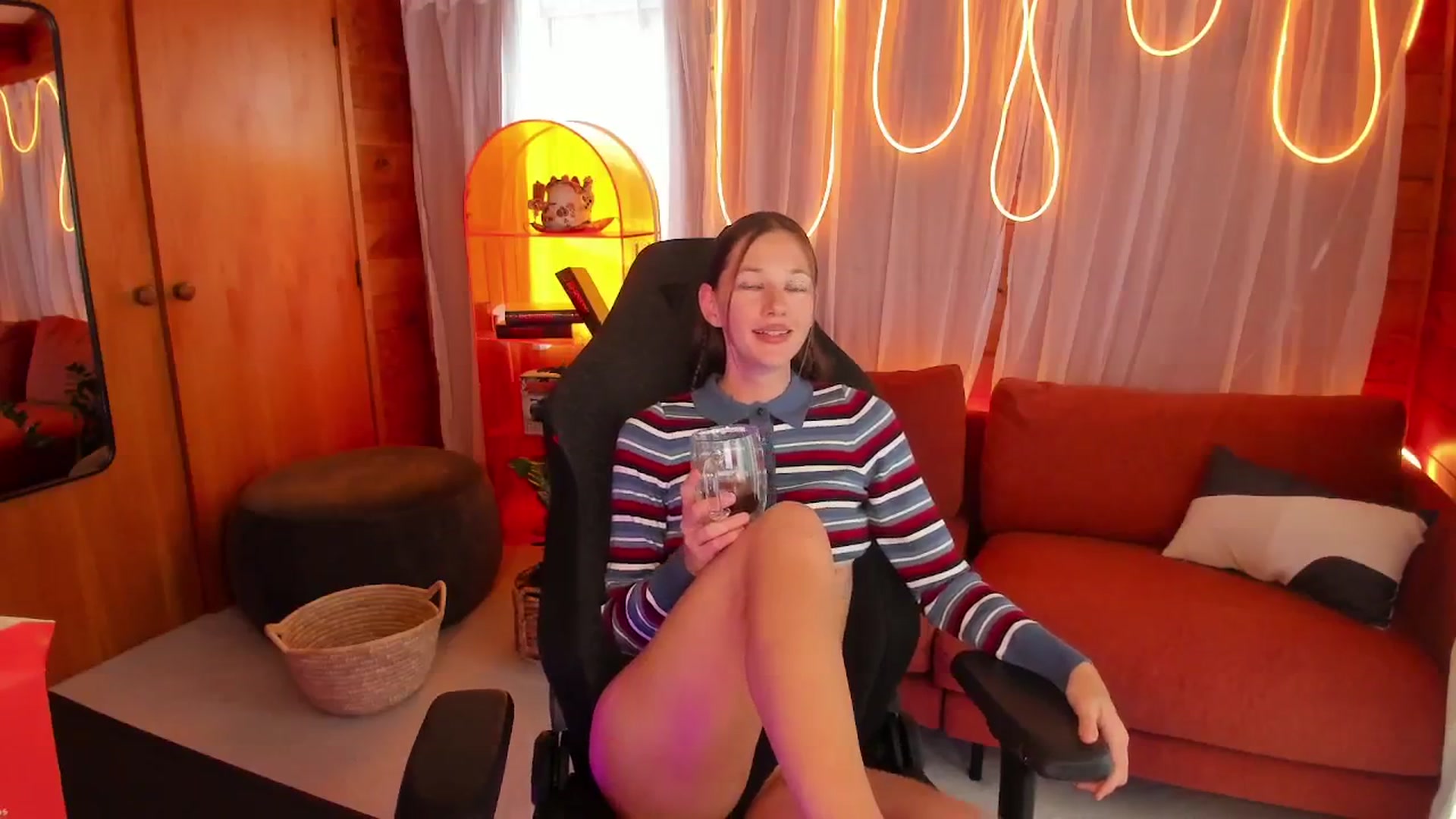 Gallery image thumbnail from Alice_NZ's myfreecams stream on, 01/21/2026, 04:12 image 2 of 20