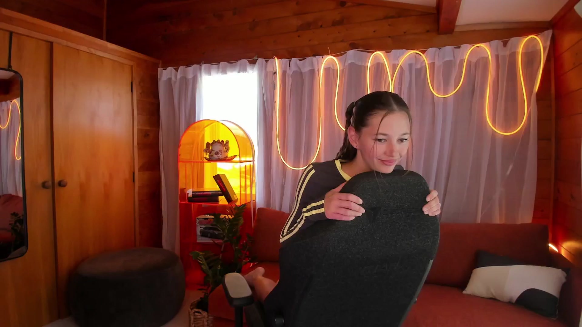 Gallery image thumbnail from Alice_NZ's myfreecams stream on, 01/22/2026, 01:41 image 12 of 20