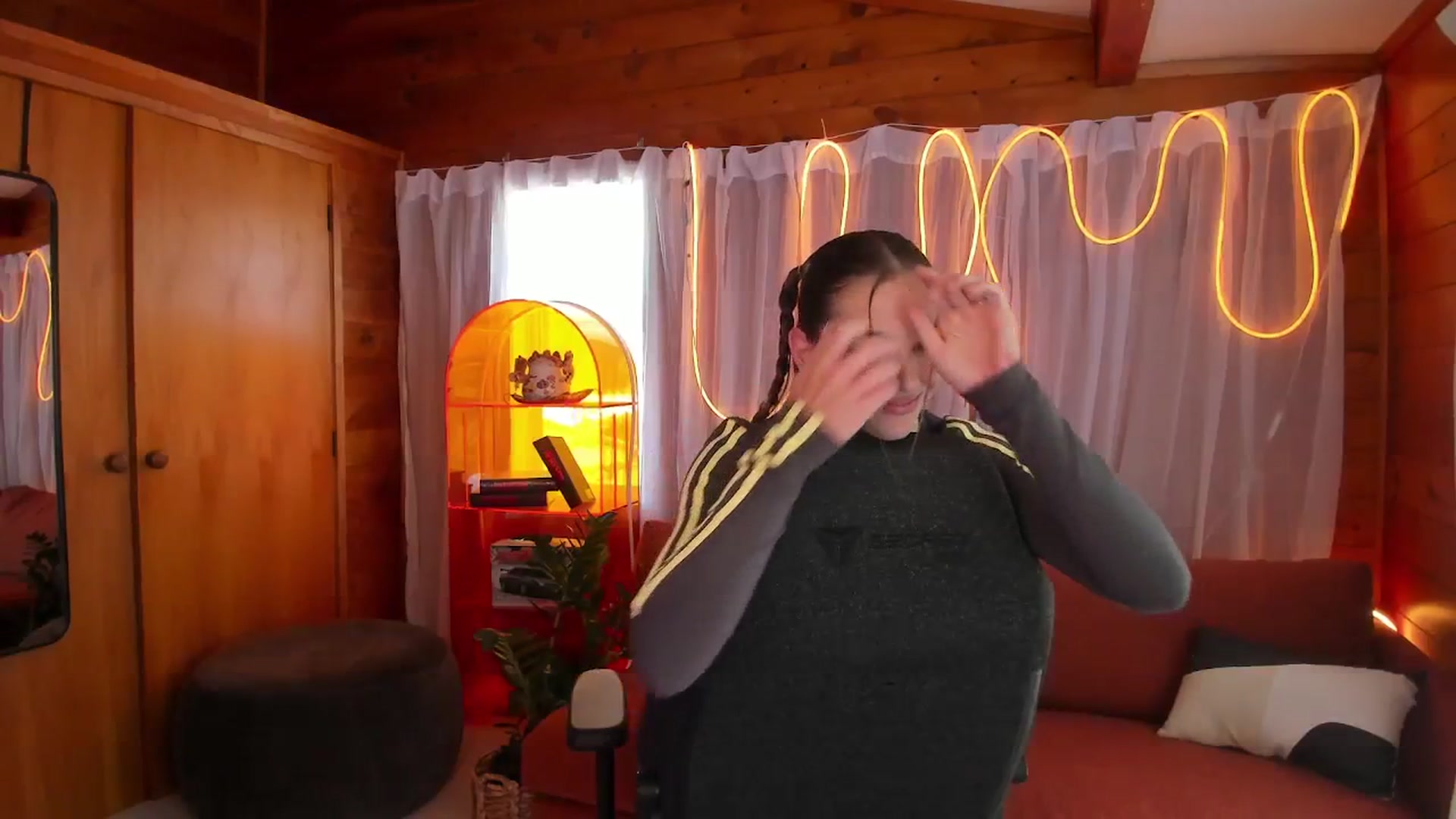 Gallery image thumbnail from Alice_NZ's myfreecams stream on, 01/22/2026, 01:41 image 13 of 20
