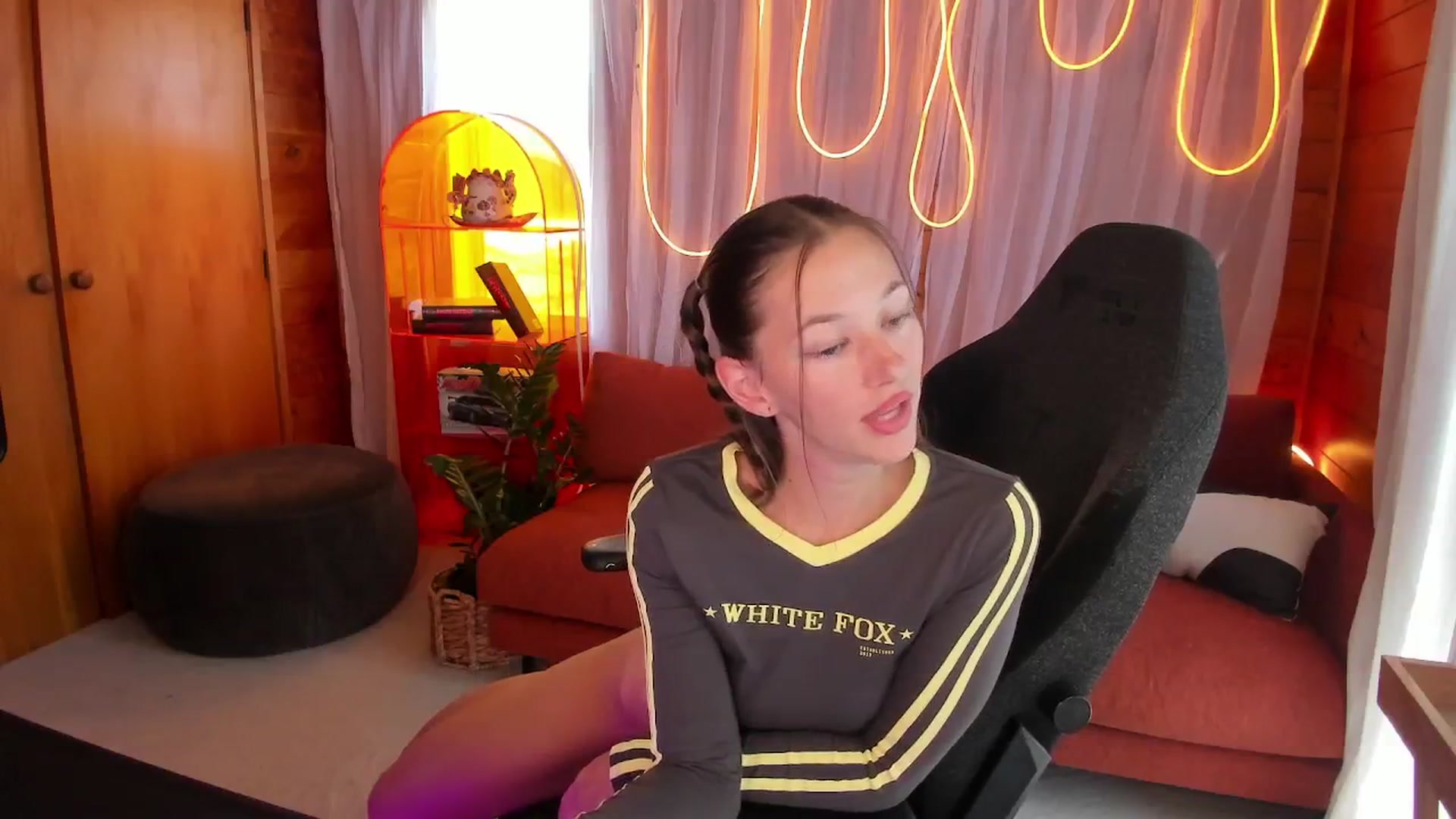 Gallery image thumbnail from Alice_NZ's myfreecams stream on, 01/22/2026, 01:41 image 10 of 20