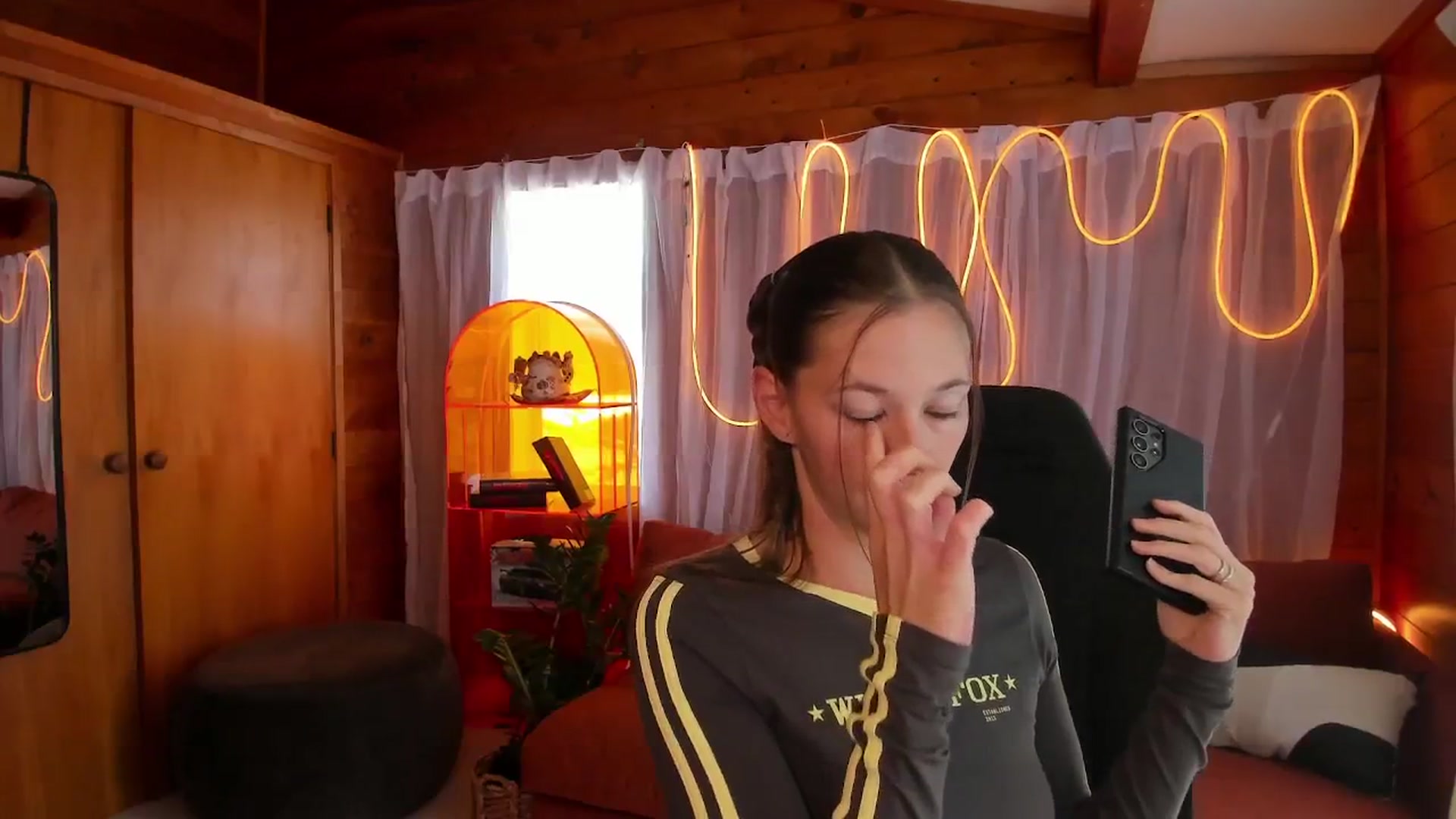 Gallery image thumbnail from Alice_NZ's myfreecams stream on, 01/22/2026, 01:41 image 15 of 20