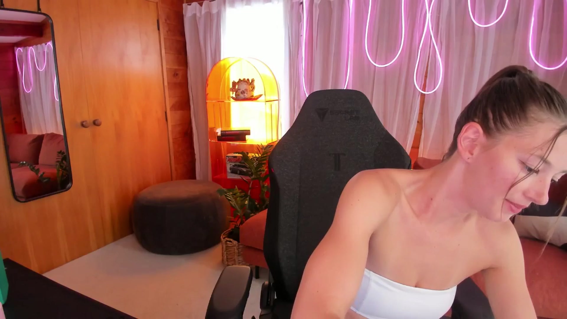 Gallery image thumbnail from Alice_NZ's myfreecams stream on, 02/05/2026, 02:00 image 3 of 20