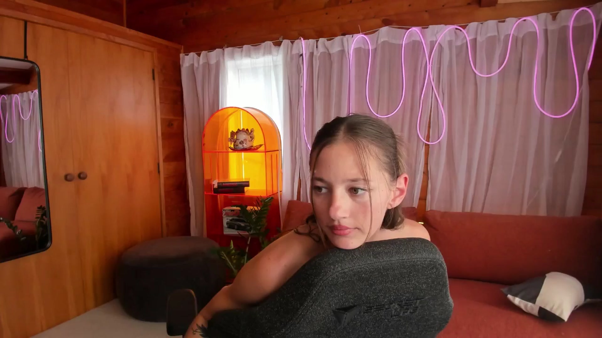 Gallery image thumbnail from Alice_NZ's myfreecams stream on, 02/07/2026, 04:45 image 19 of 20