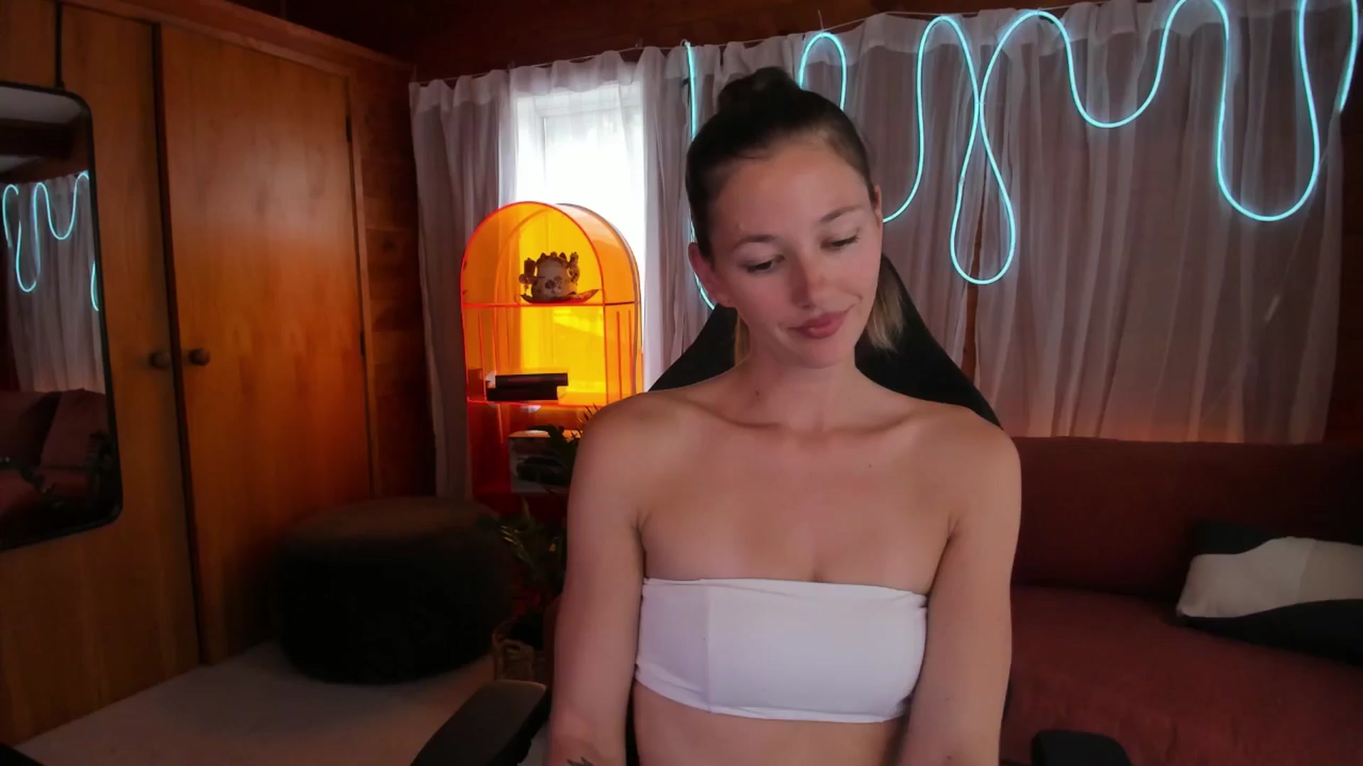 Gallery image thumbnail from Alice_NZ's myfreecams stream on, 02/10/2026, 03:11 image 16 of 20