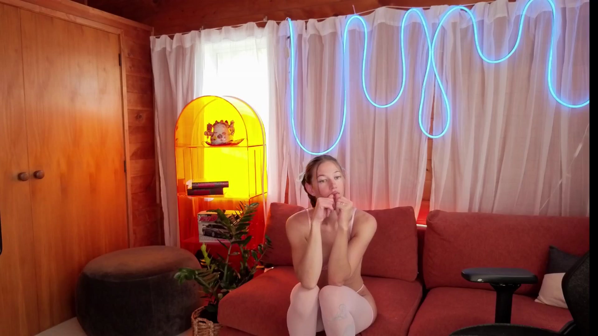 Gallery image thumbnail from Alice_NZ's myfreecams stream on, 02/24/2026, 23:53 image 15 of 20