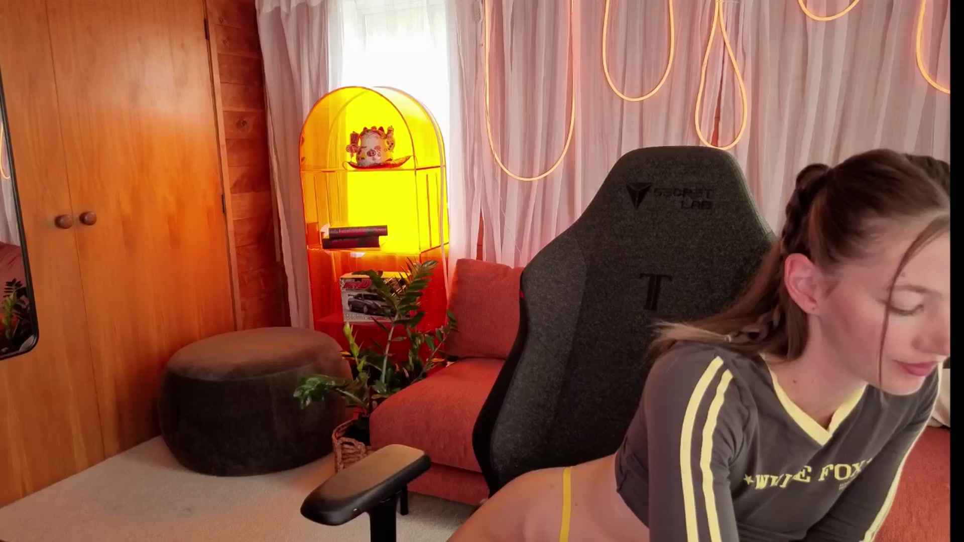 Gallery image thumbnail from Alice_NZ's myfreecams stream on, 02/28/2026, 02:49 image 9 of 20