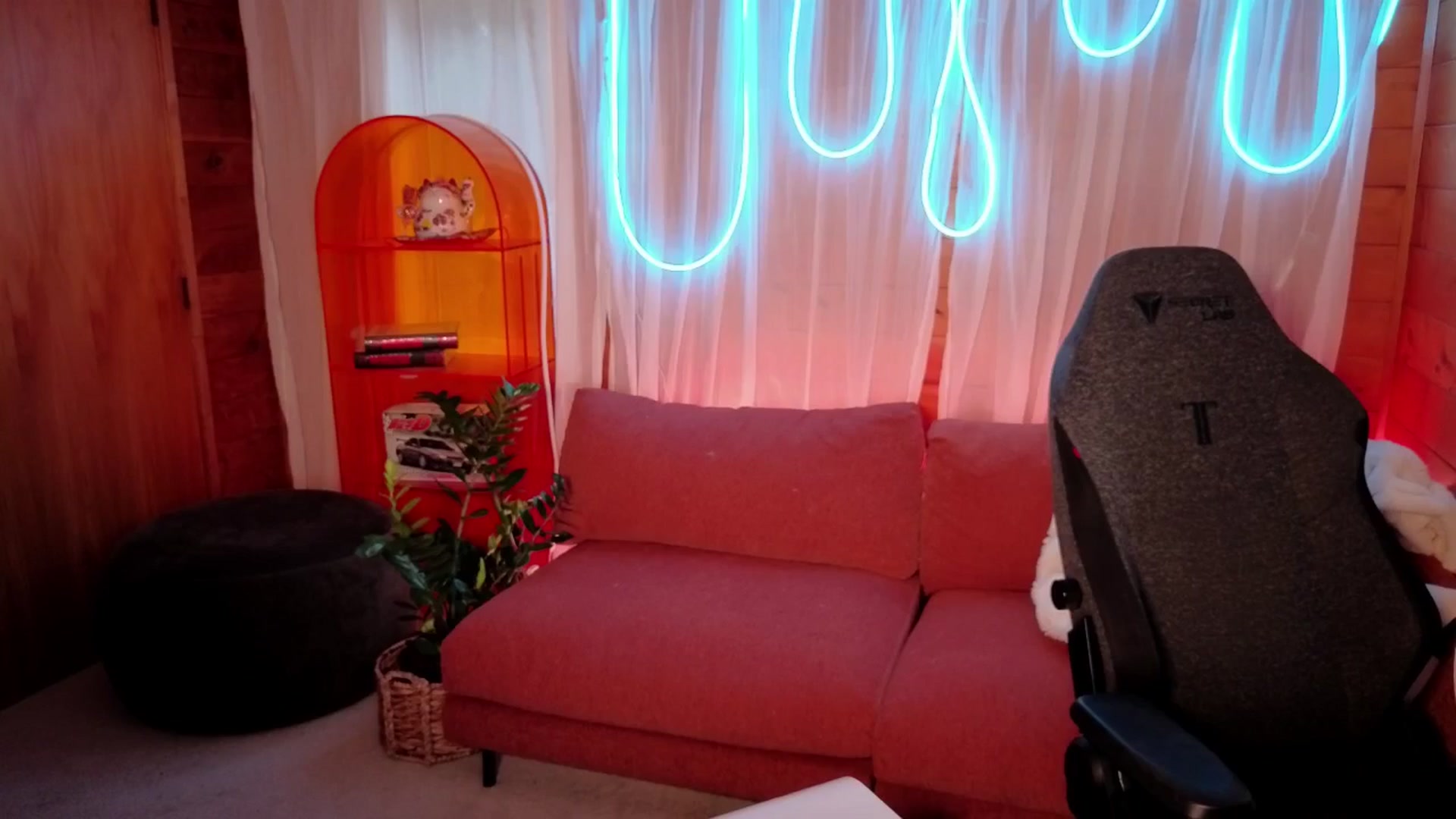 Gallery image thumbnail from Alice_NZ's myfreecams stream on, 03/13/2026, 06:51 image 12 of 20