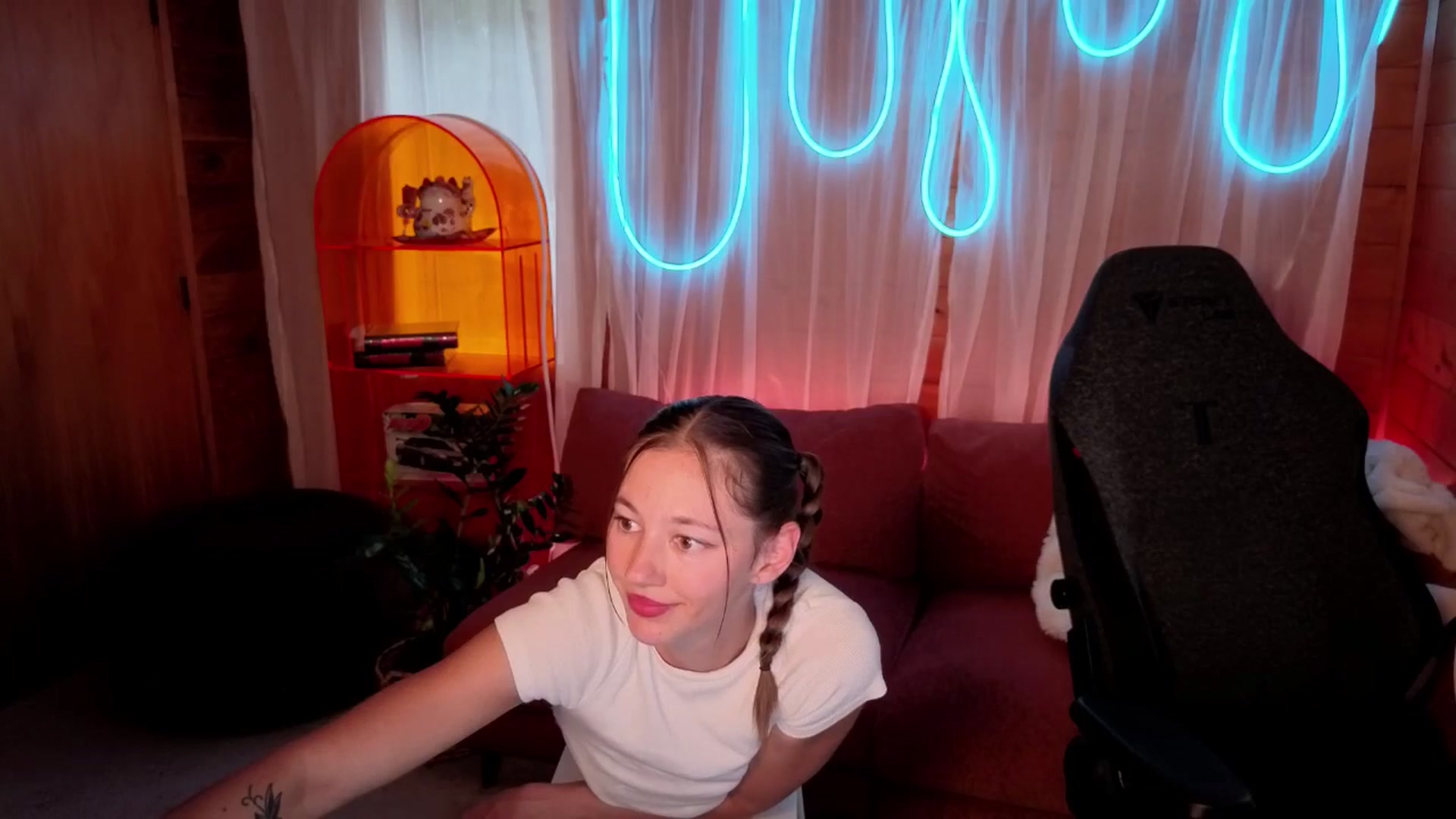 Gallery image thumbnail from Alice_NZ's myfreecams stream on, 03/13/2026, 06:51 image 7 of 20