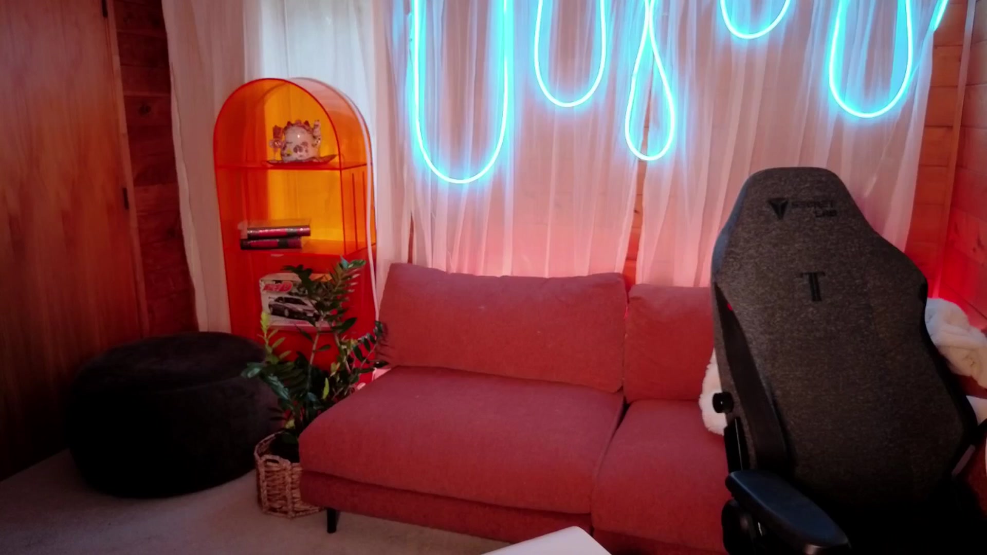 Gallery image thumbnail from Alice_NZ's myfreecams stream on, 03/13/2026, 06:51 image 10 of 20