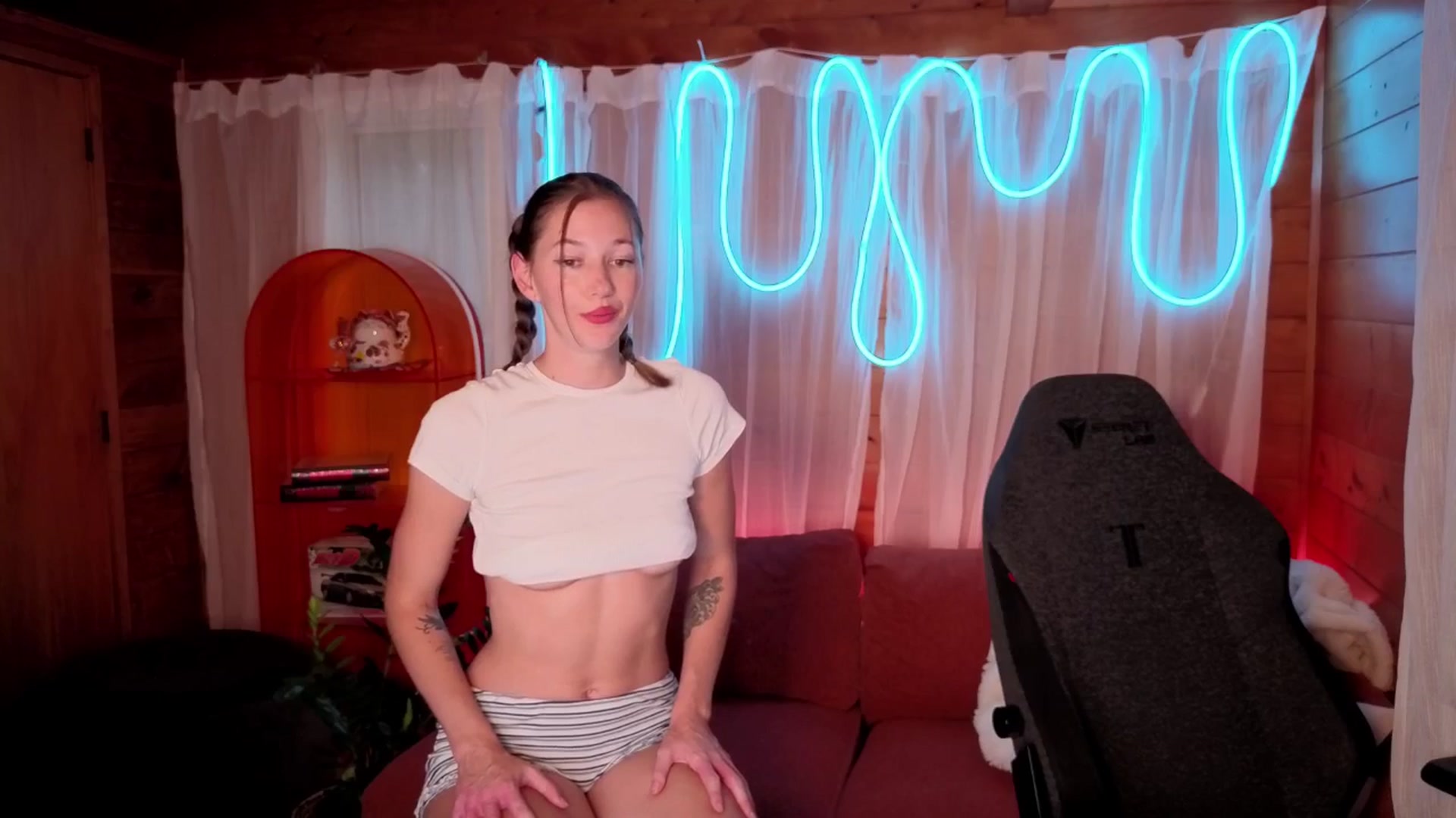 Gallery image thumbnail from Alice_NZ's myfreecams stream on, 03/13/2026, 06:51 image 15 of 20